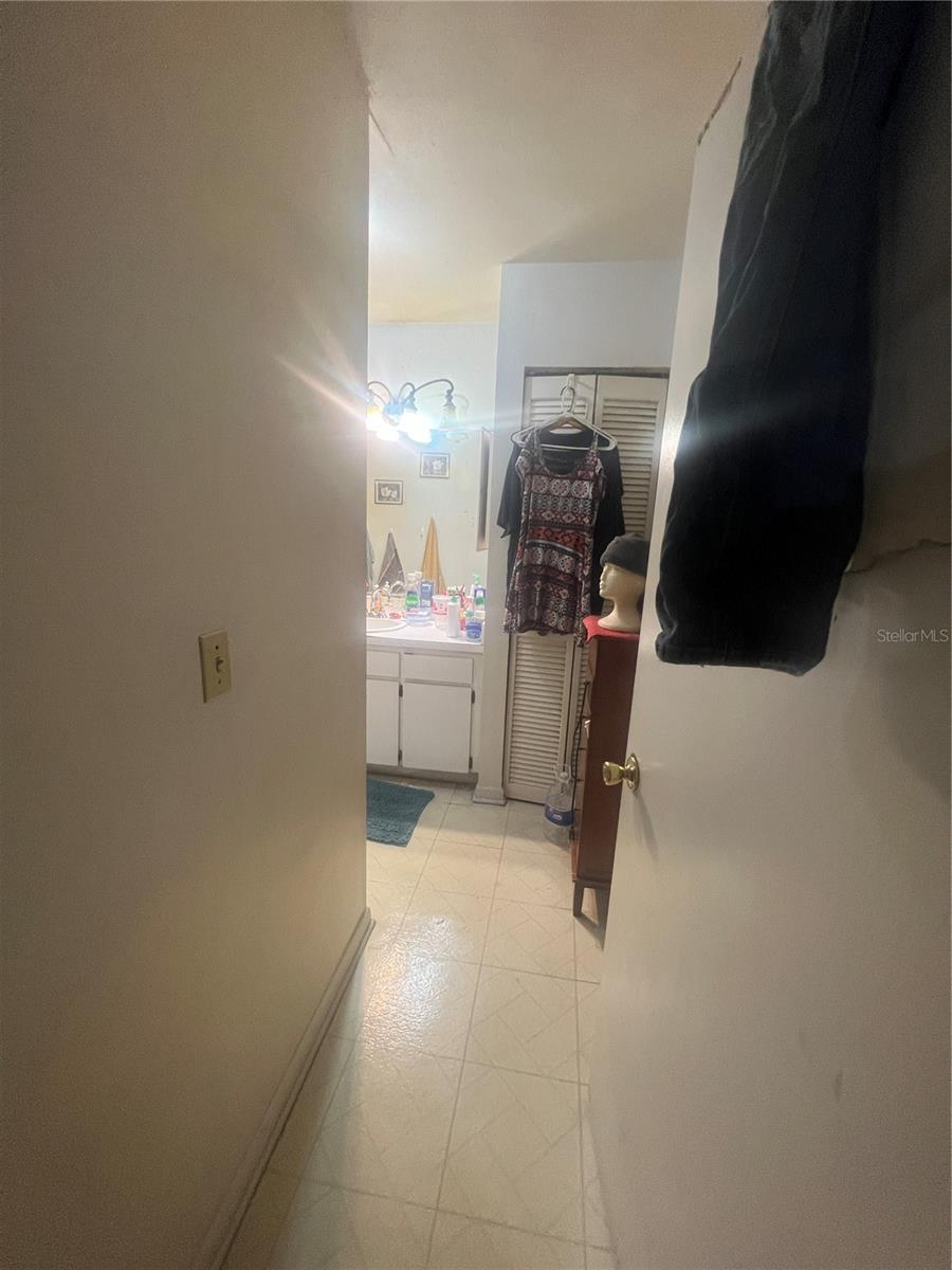 TB8385952