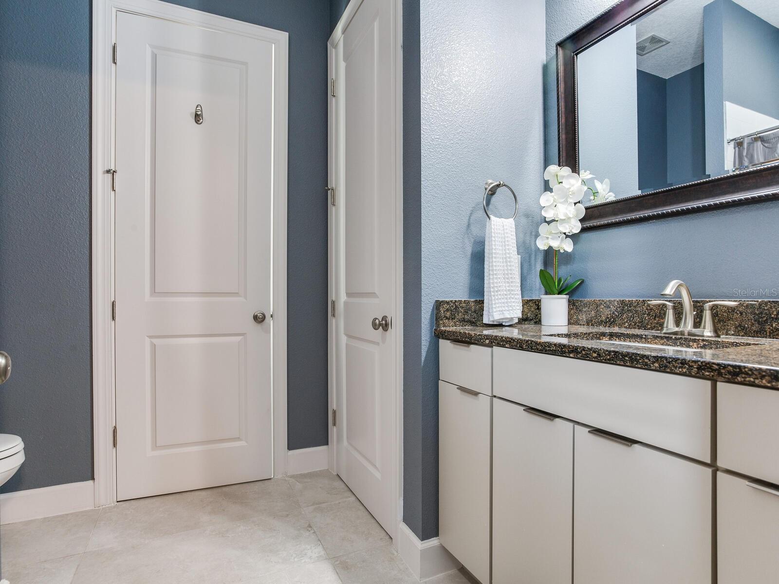 Bathroom 2 - Jack-n-Jill