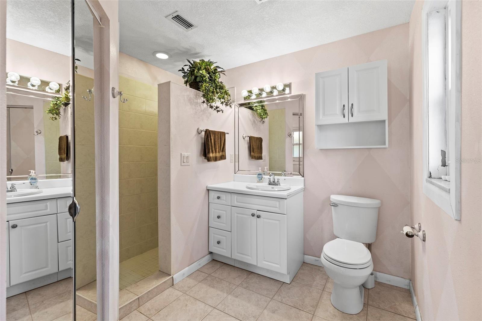 Primary suite bath