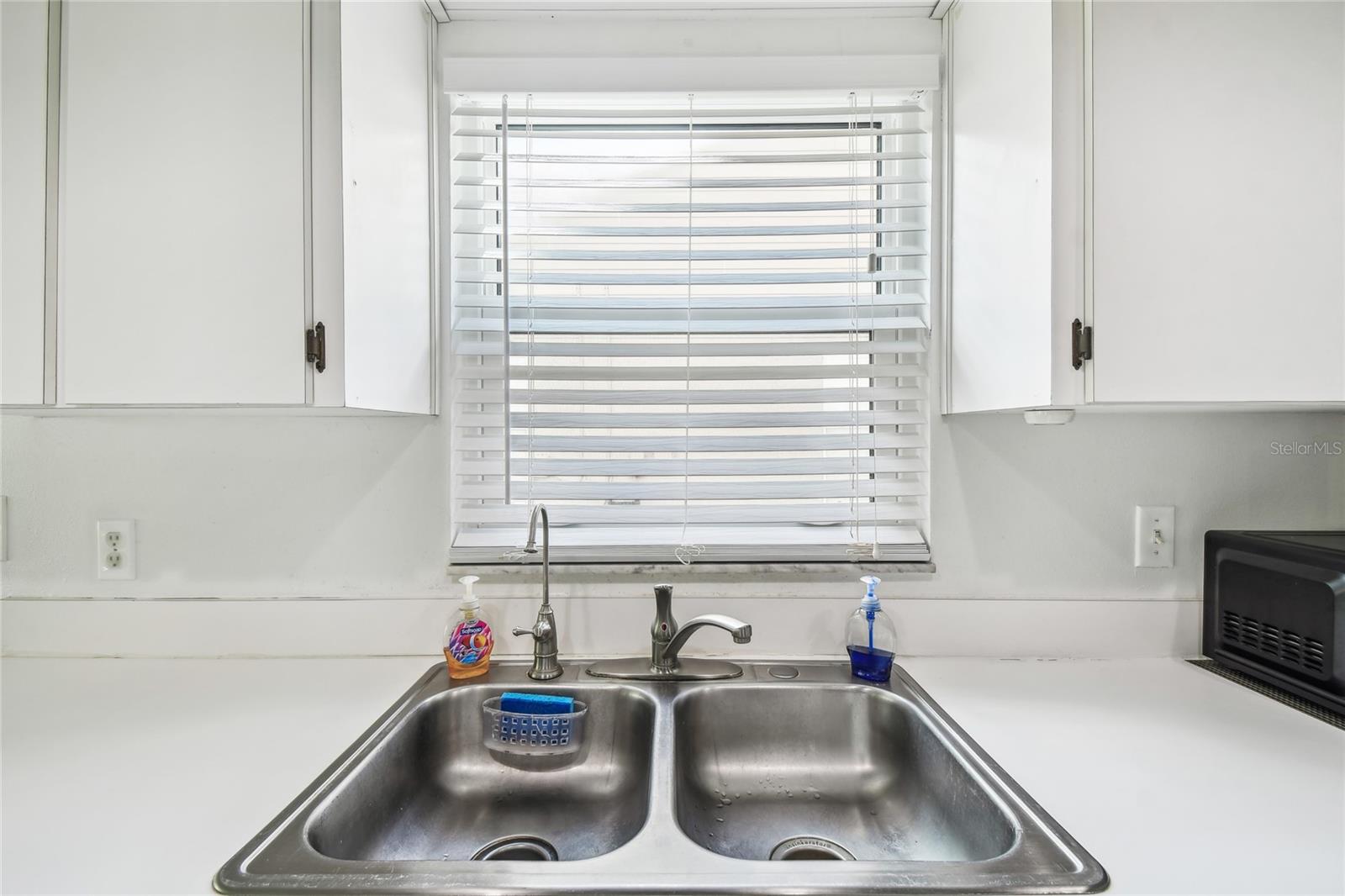 Double Deep Sinks