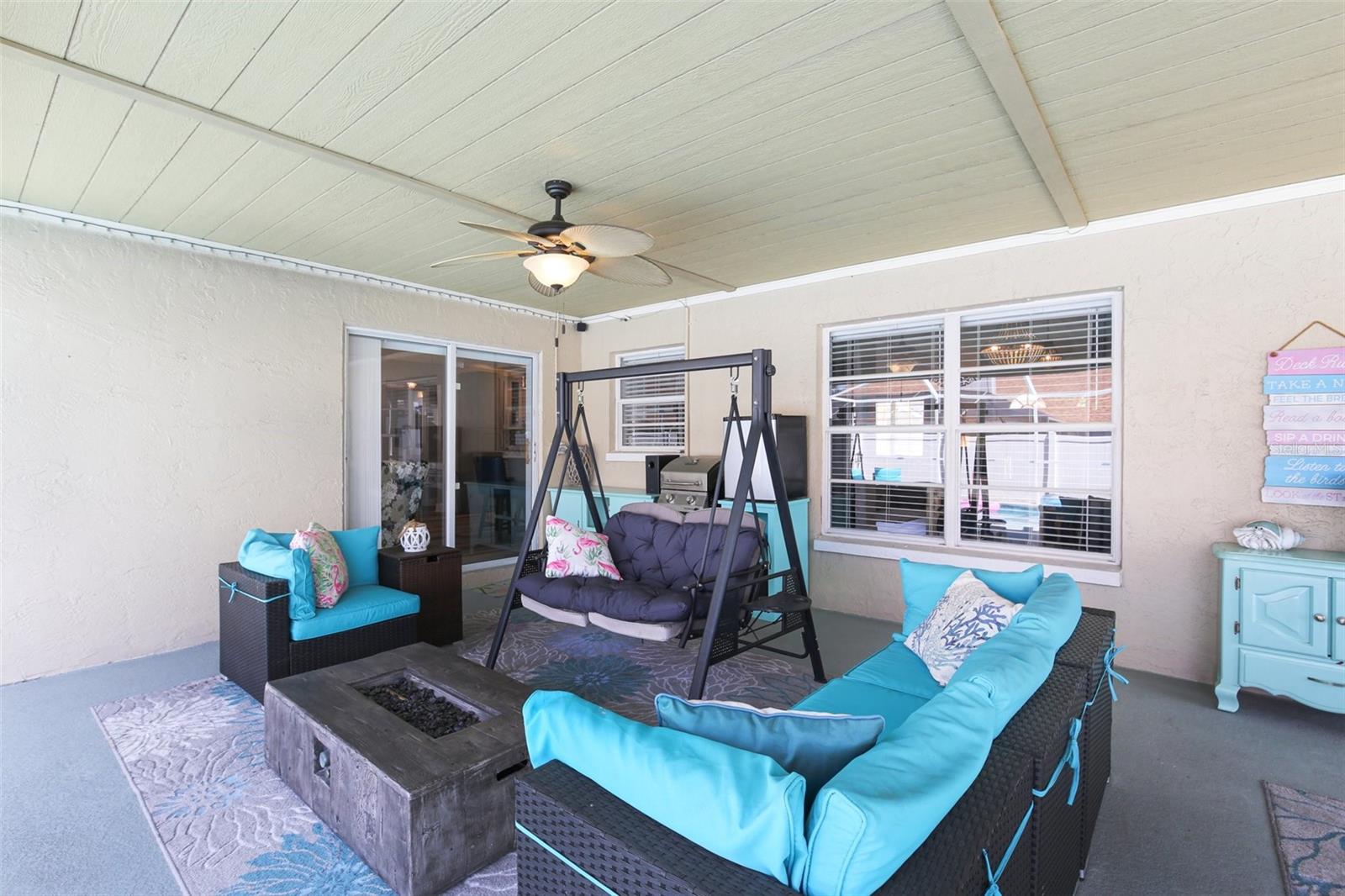 COVERED LANAI LETS YOU ENJOY FINE FLORIDA LIVING