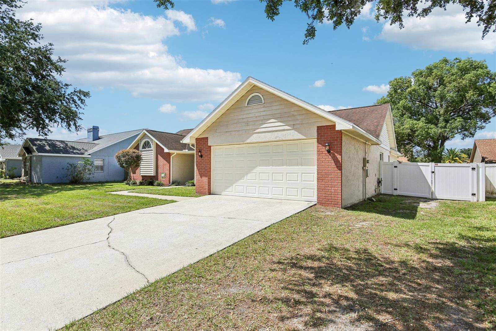 LARGE DRIVE WAY ADDS PLENTY OF PARKING SPOTS!