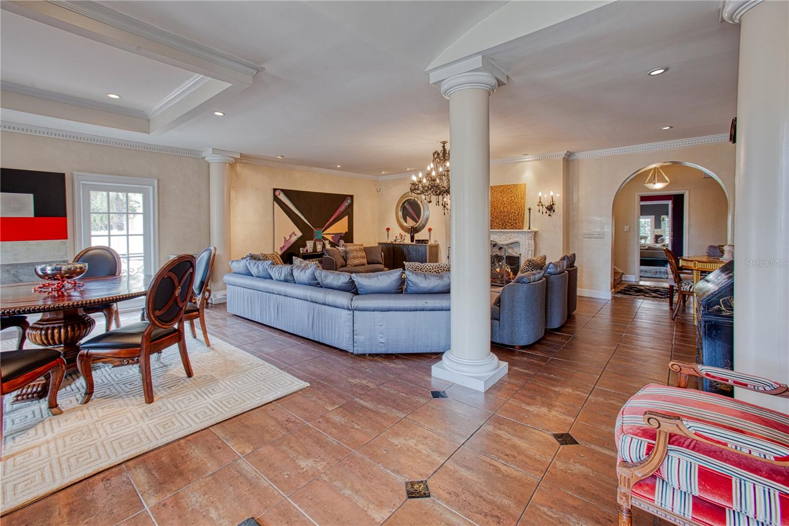 Grand family room