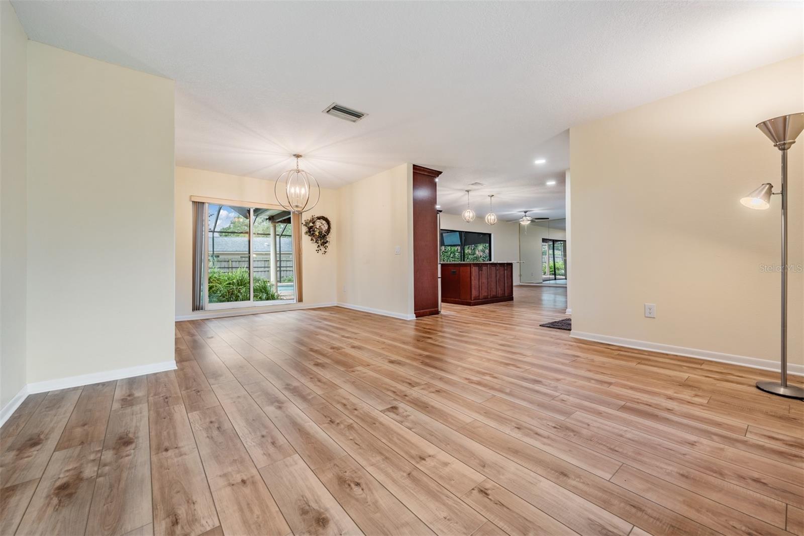 Living room/dining room combination