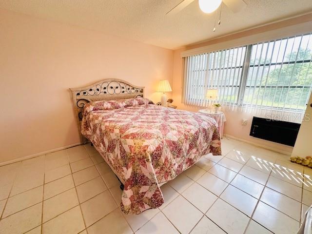 Bright and Spacious Room!