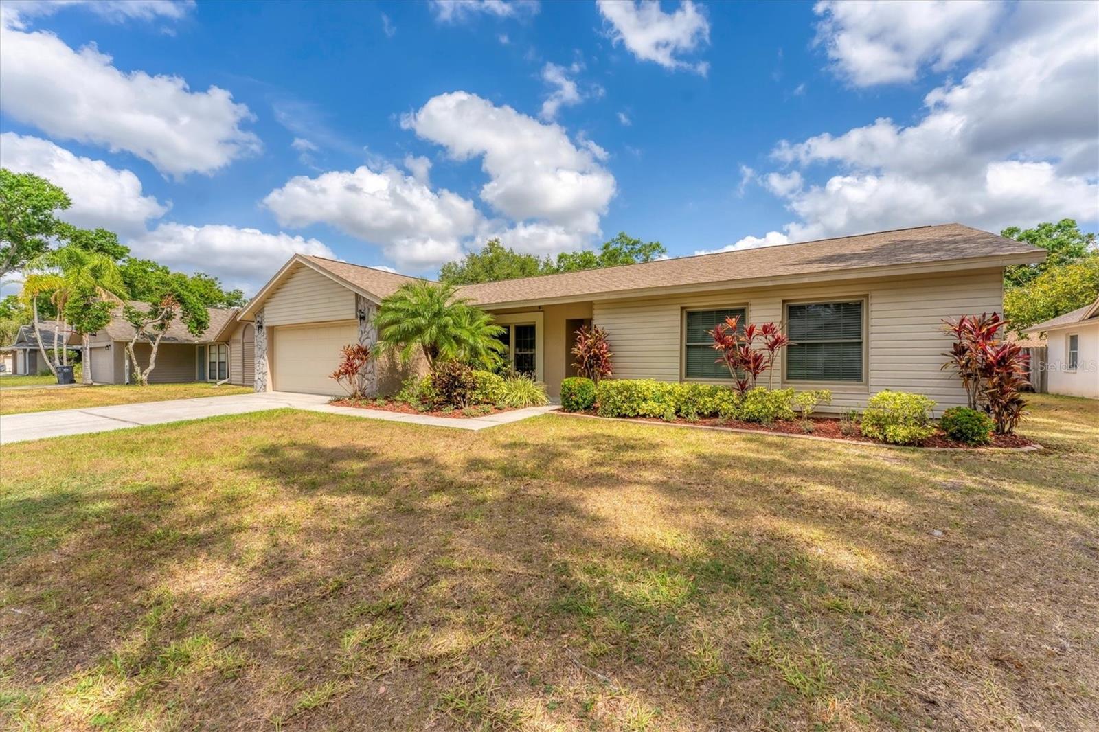 1612 Shady Leaf Dr ValRico FL