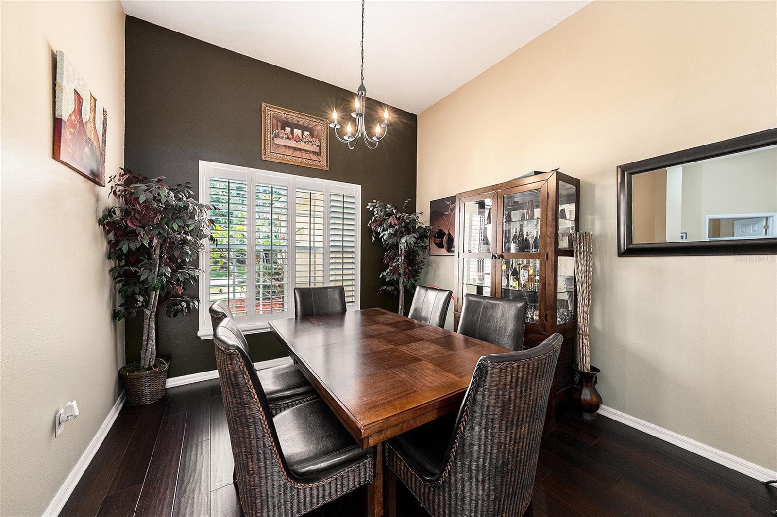 Separate formal dining room