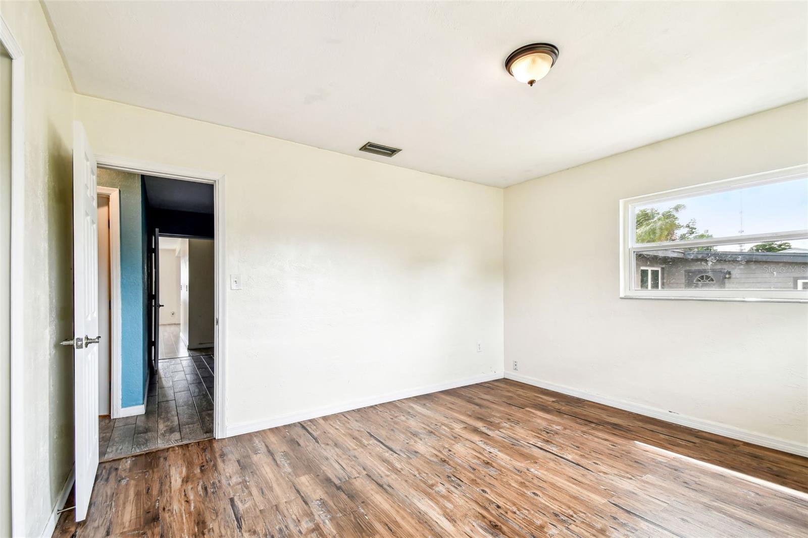 Guest bedroom 1