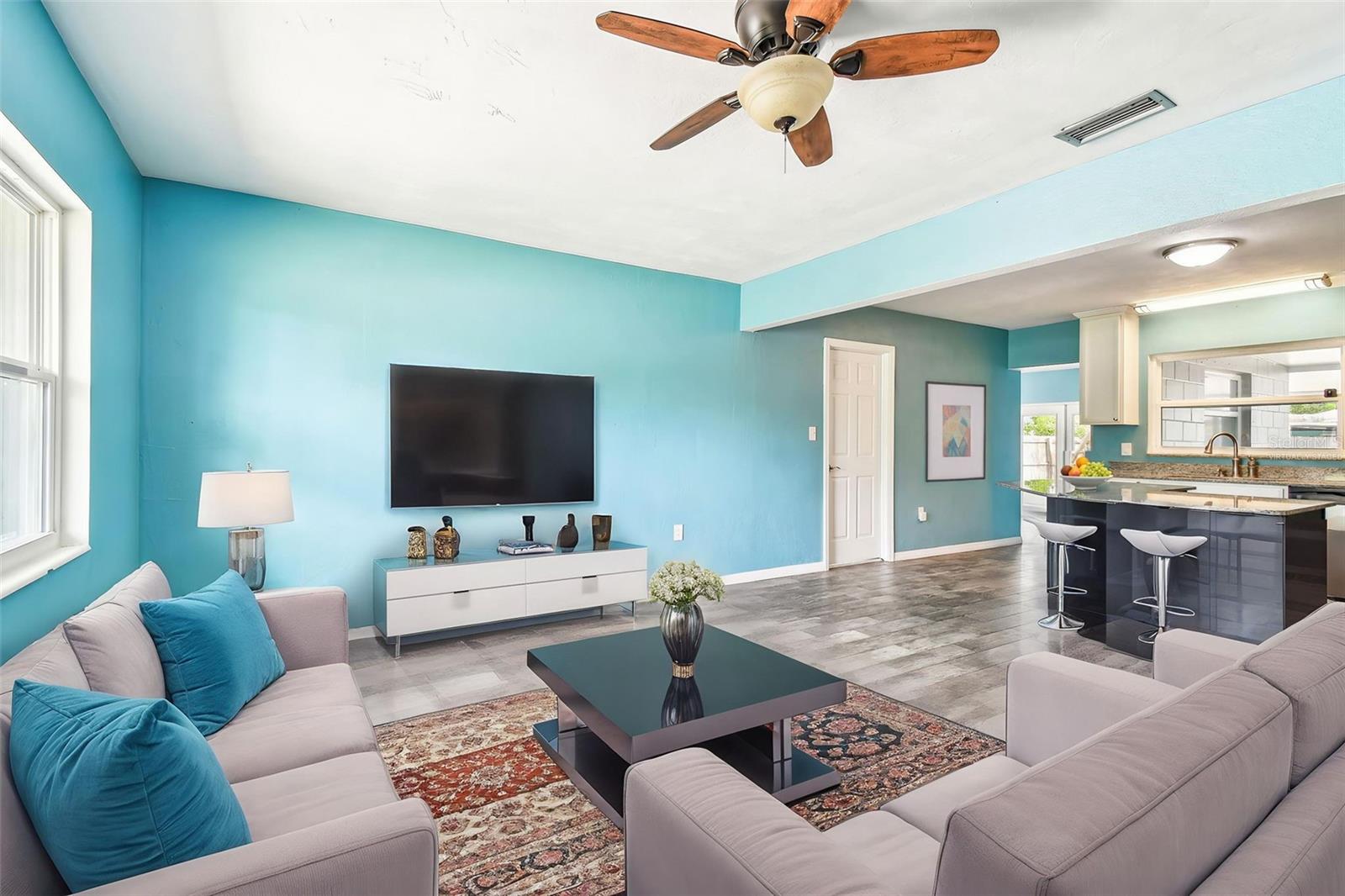 Virtually staged: Enter into the light and bright living room