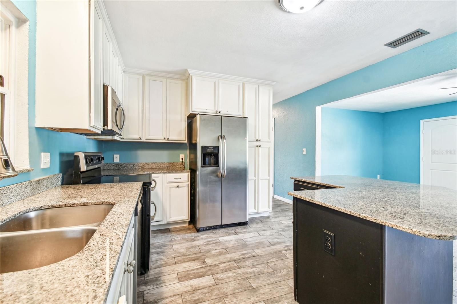 Kitchen/living room combo