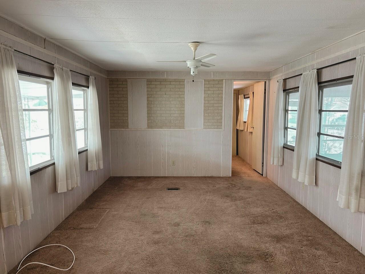 Spacious living room