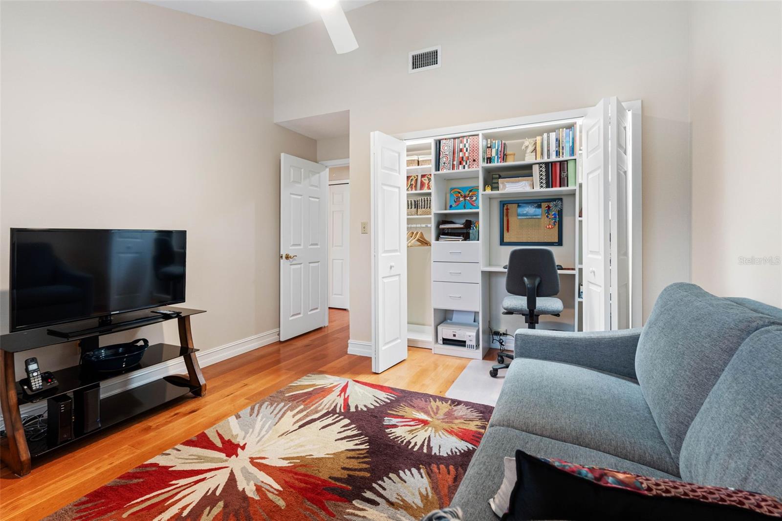 Can also be used as an office.