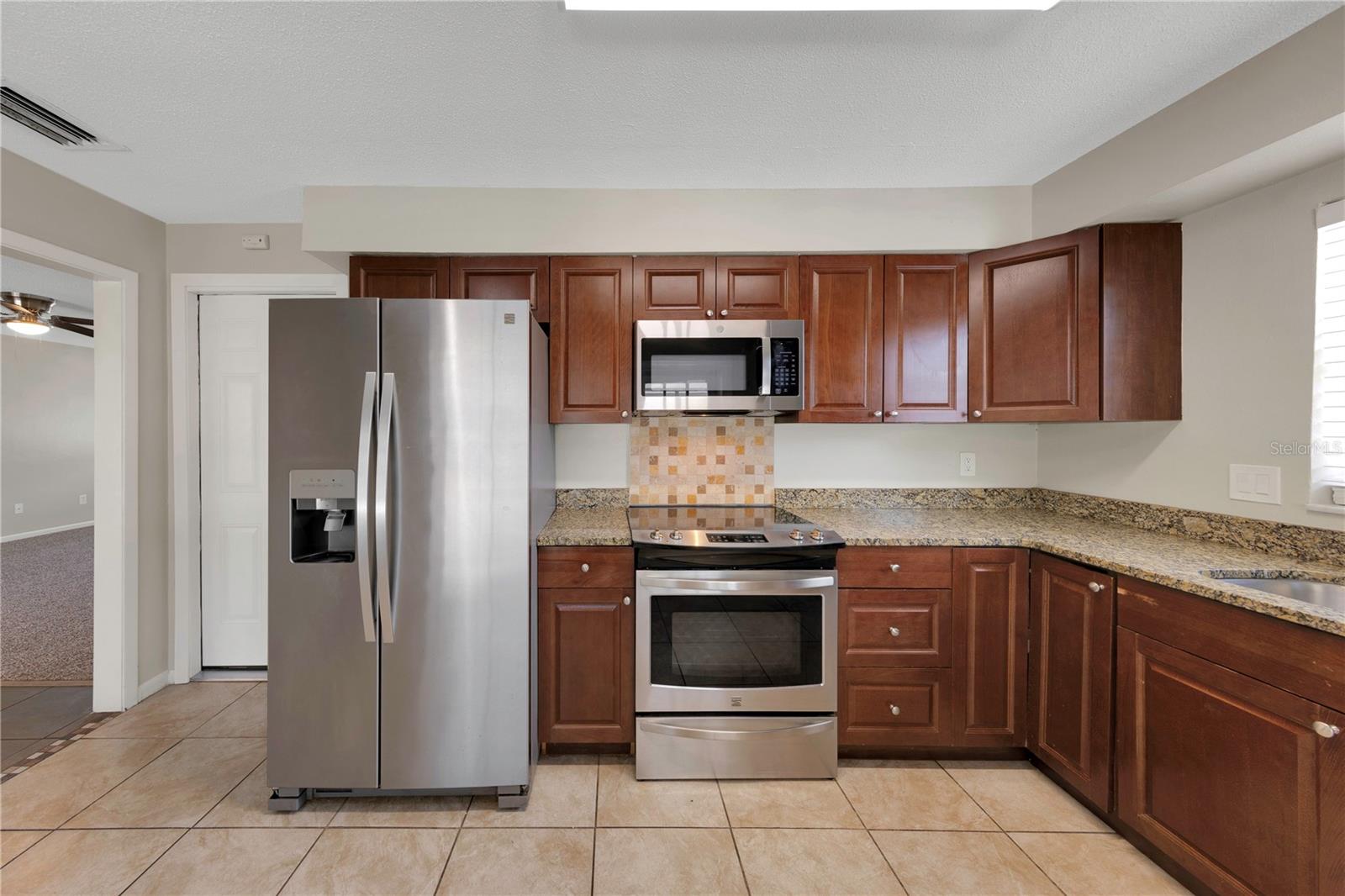 Kitchen - Left View