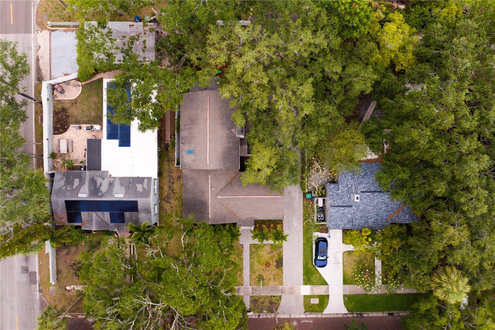 Bayshore Beautiful neighborhood features charming tree-lined brick streets.