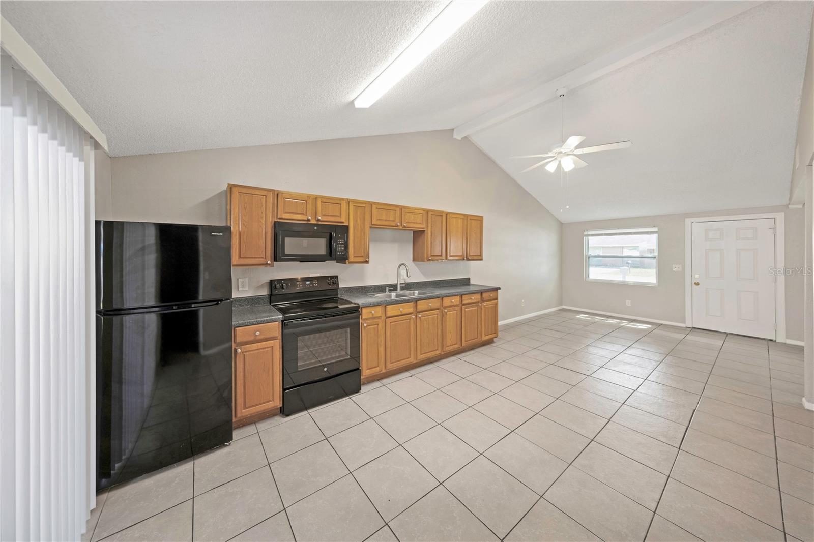 Kitchen - Right View