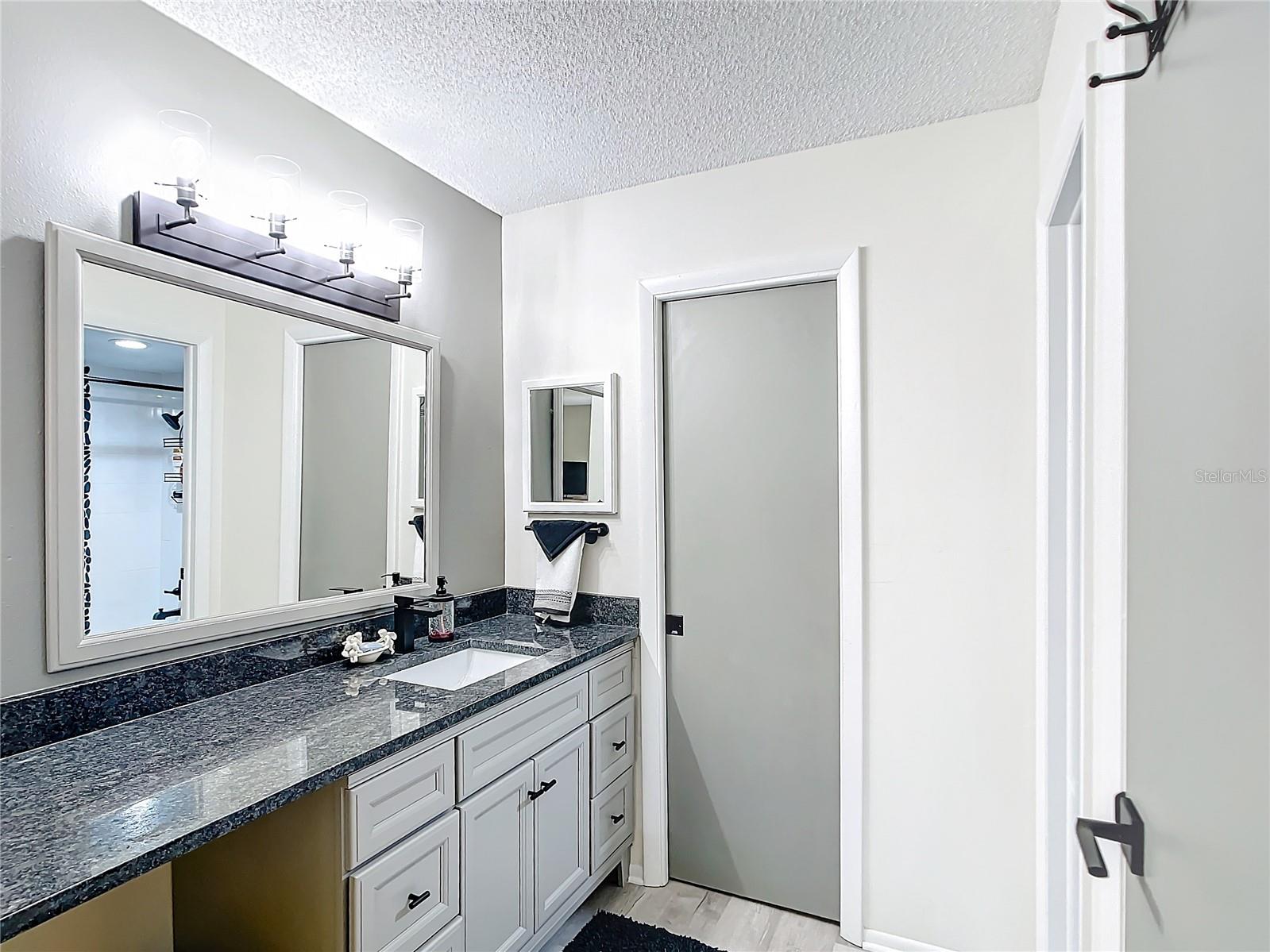 Primary En Suite - Walk-in Closet