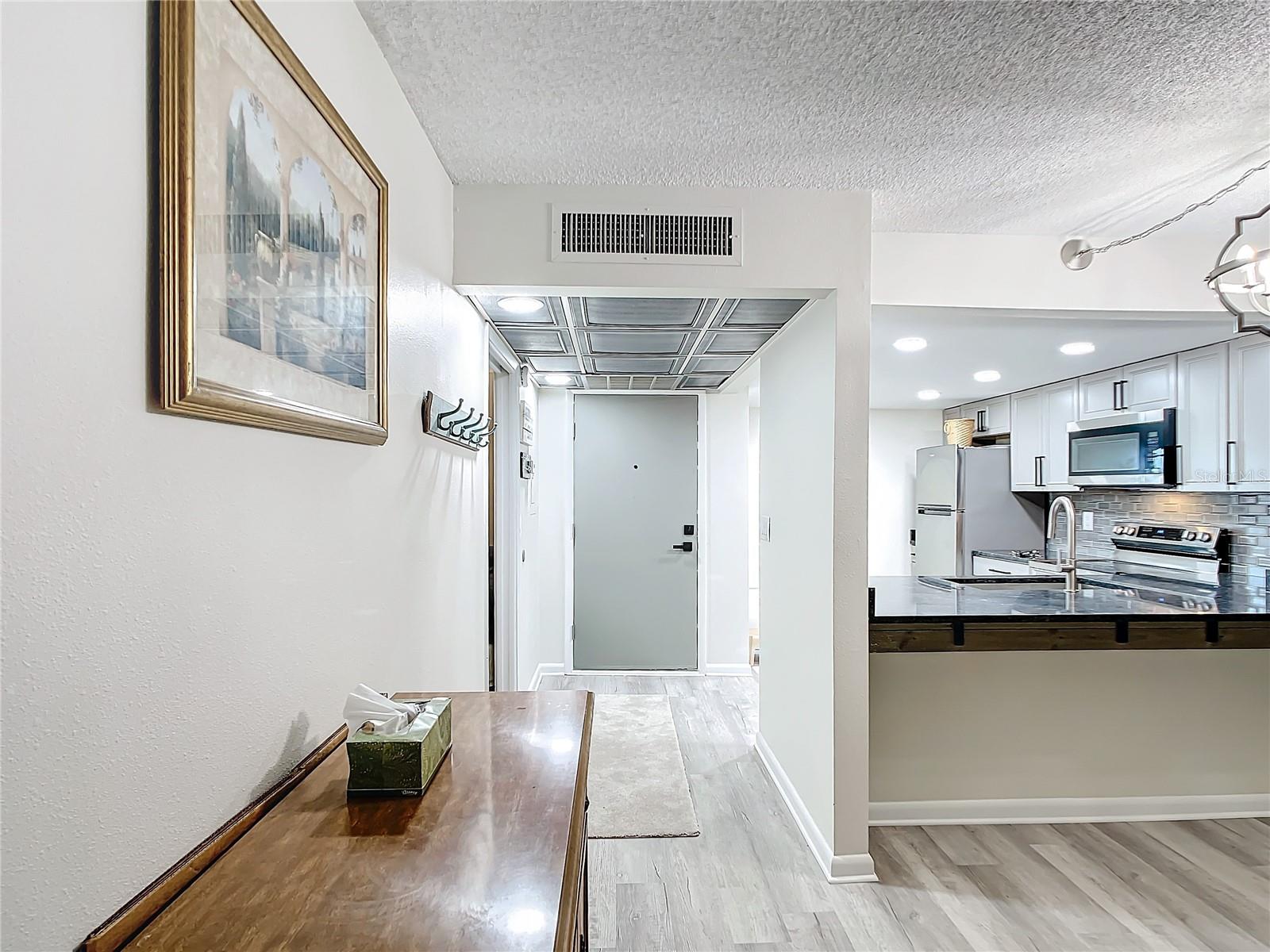 Breakfast Bar - Kitchen - Entry