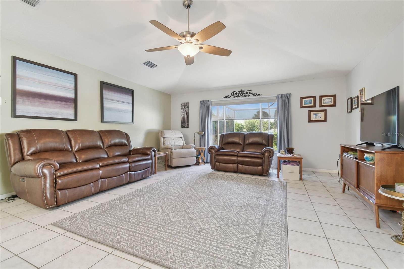 Family Room / 2nd living Room