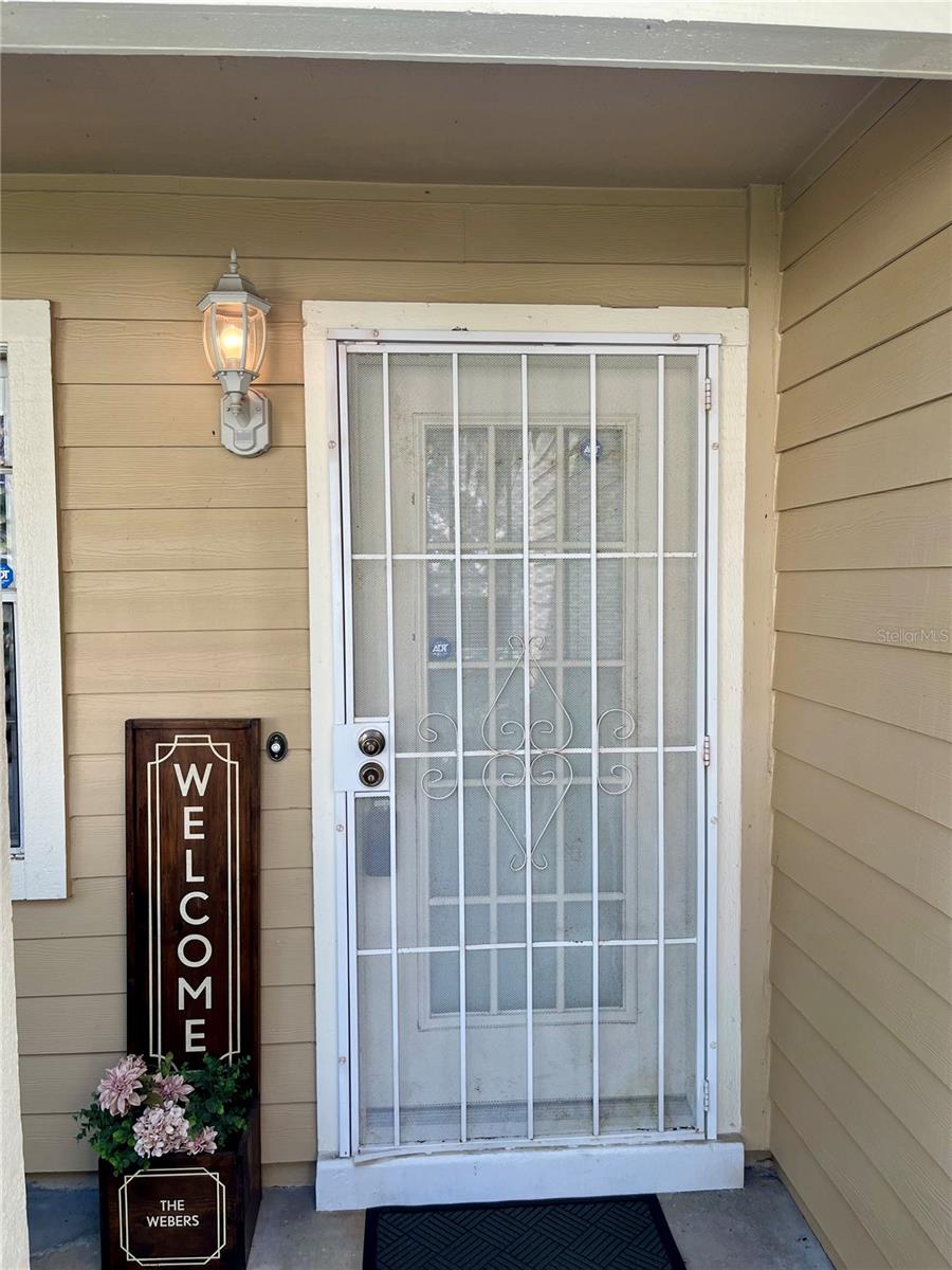 Front stormdoor