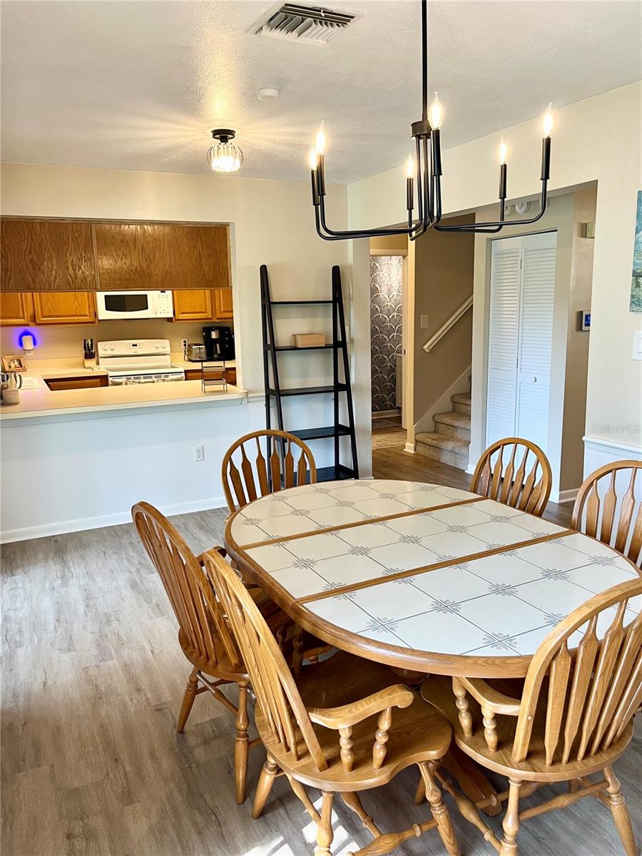 Dining/kitchen