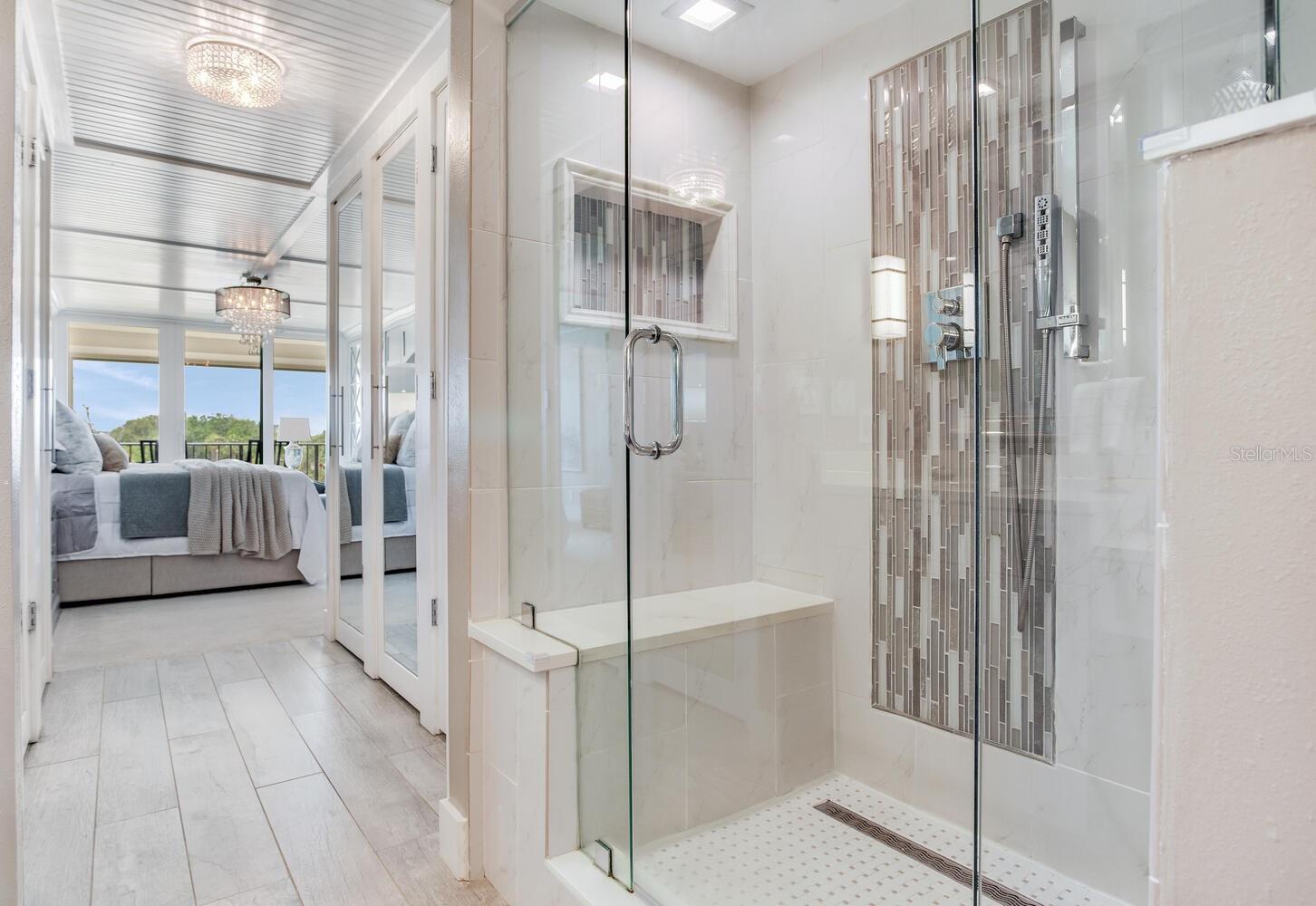 Huge WI Shower with 2 shower heads