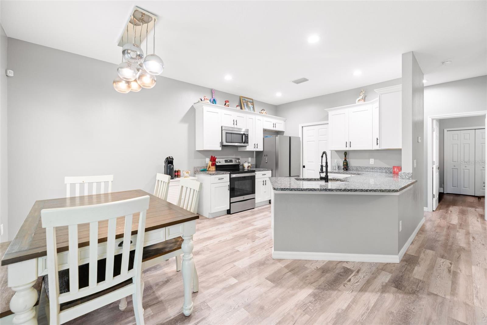 Kitchen/DIning view