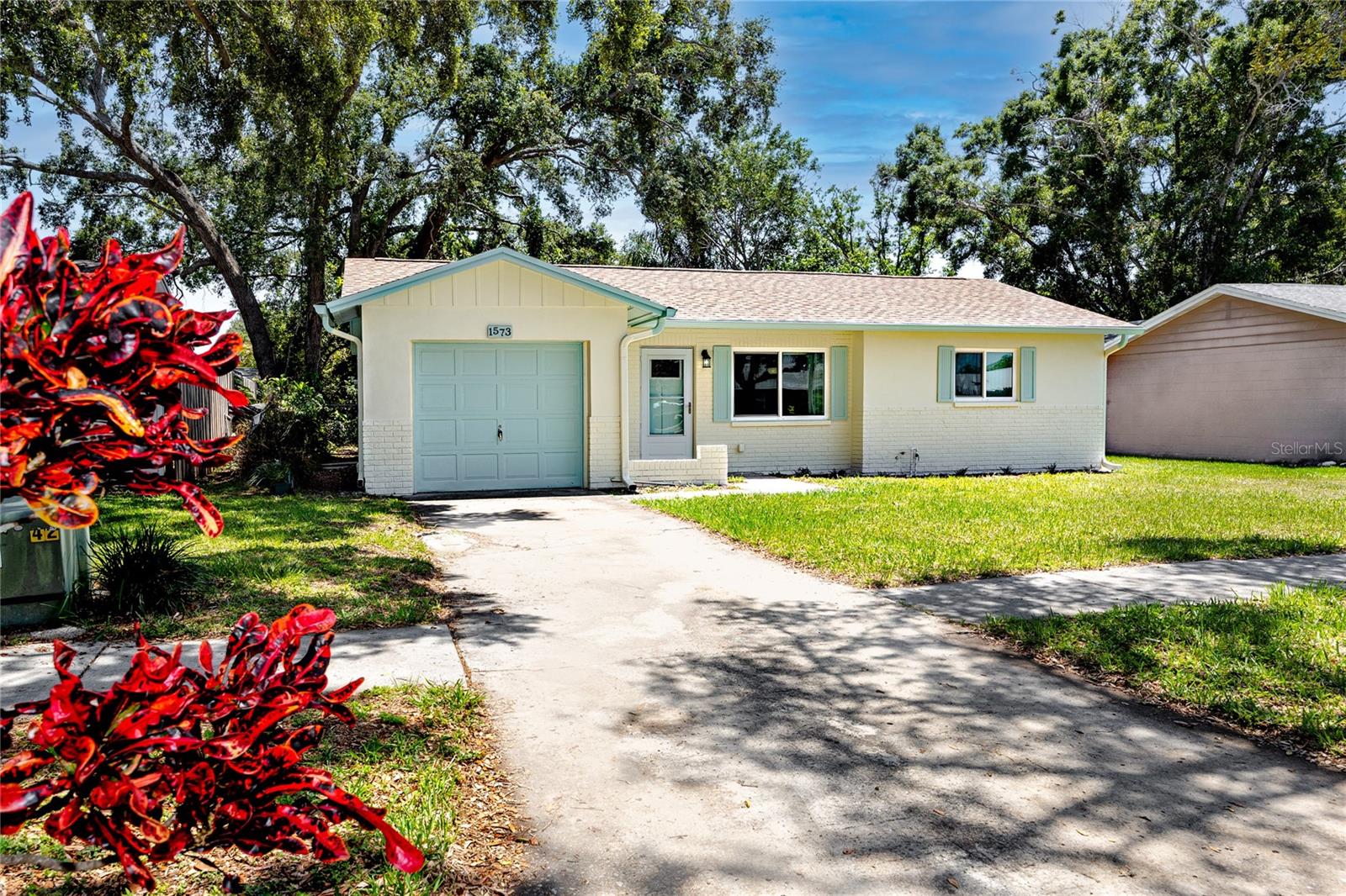 Front 1573 Cumberland Ln, Clearwater, FL 33755
