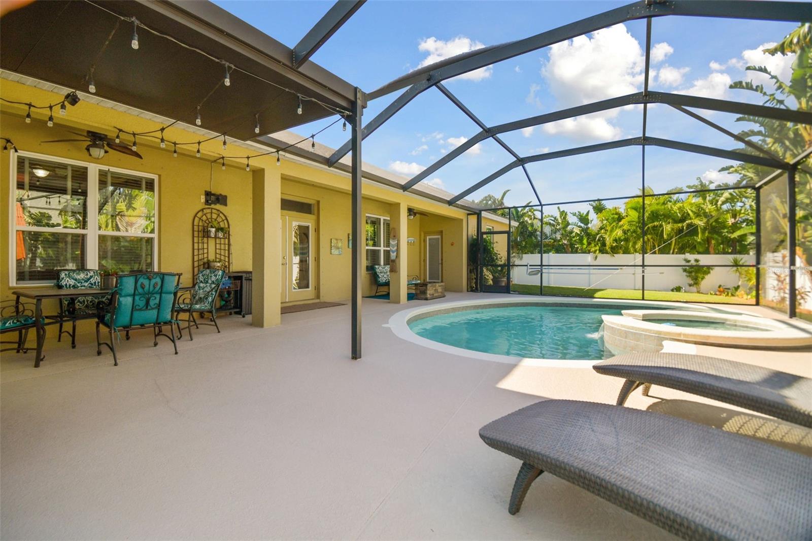 Pool/Spa w/Covered & Insulated Lanai