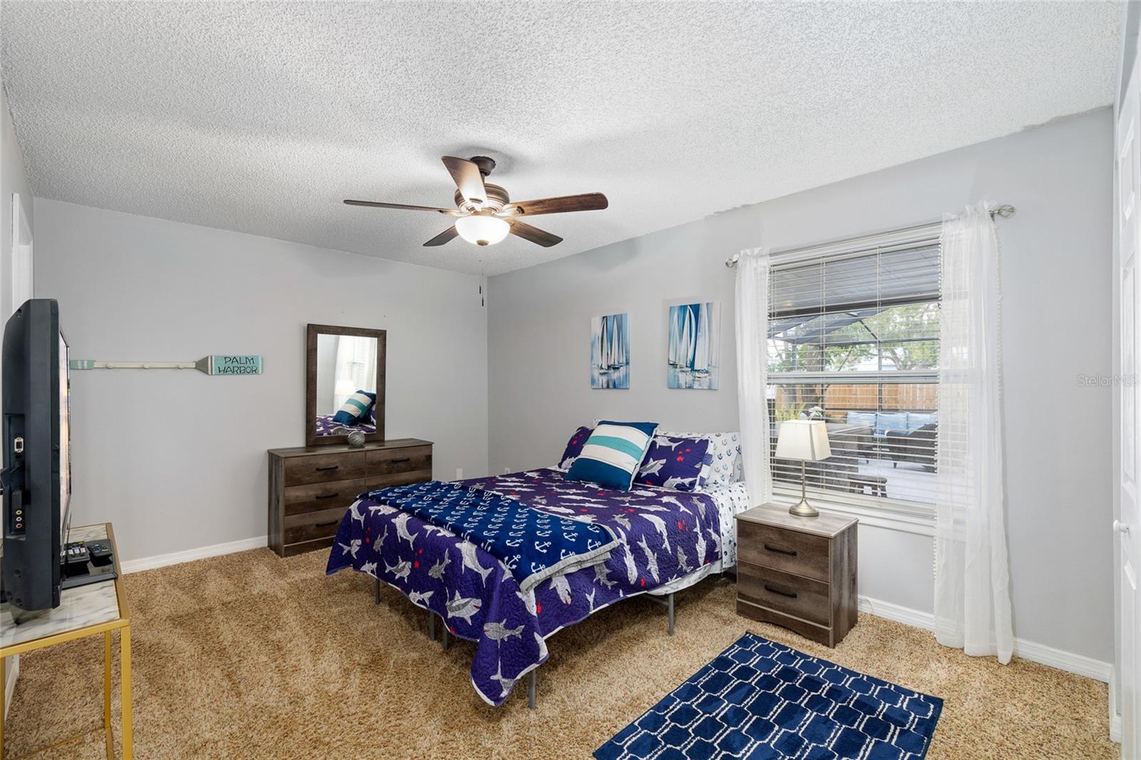 Huge second bedroom with en-suite bath