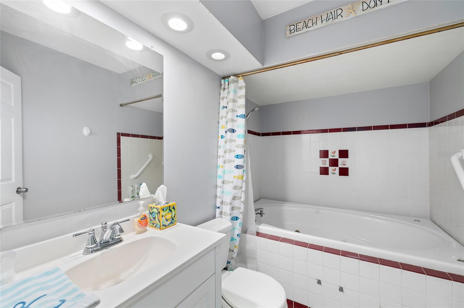 Ensuite bath to second bedroom