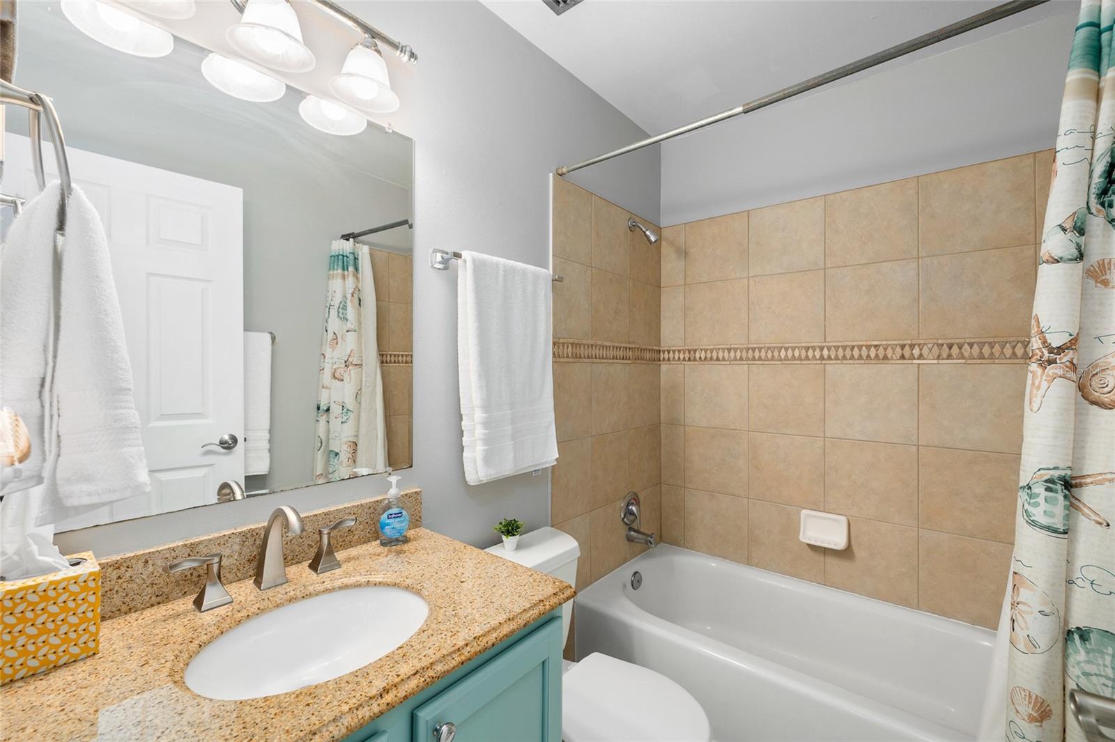 Hall bath with shower/tub