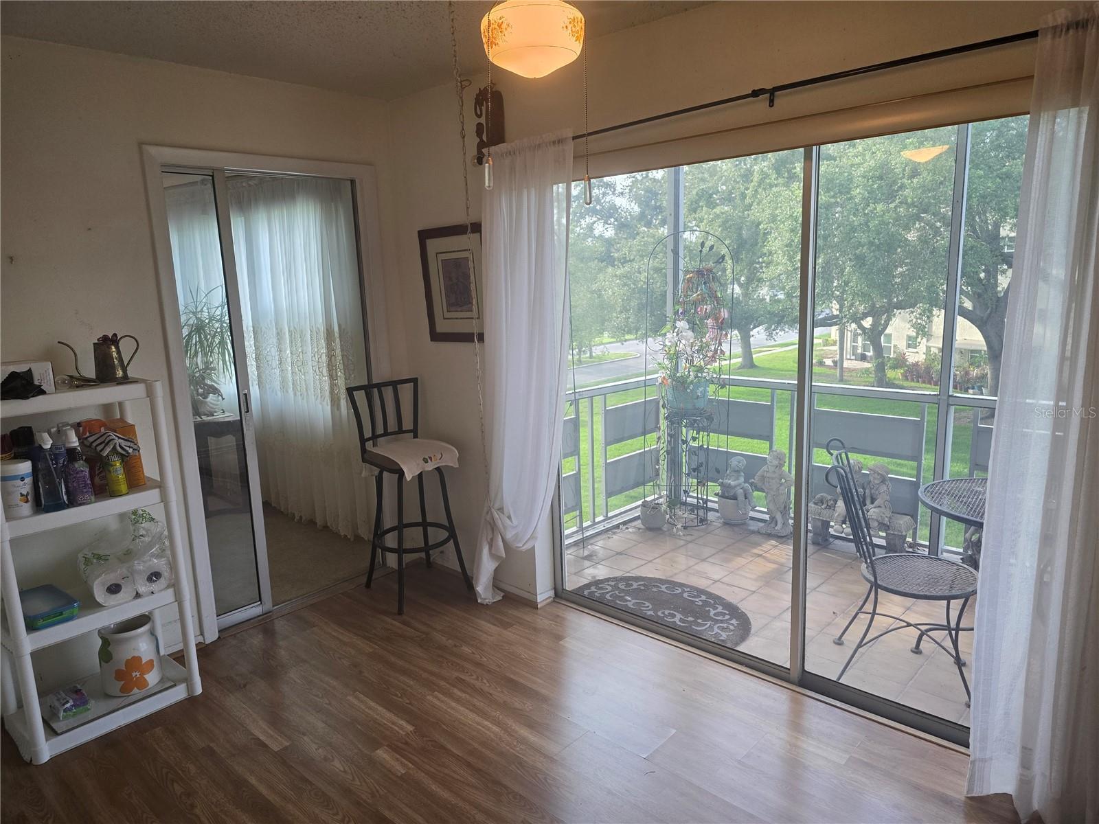 Lanai and Breakfast area