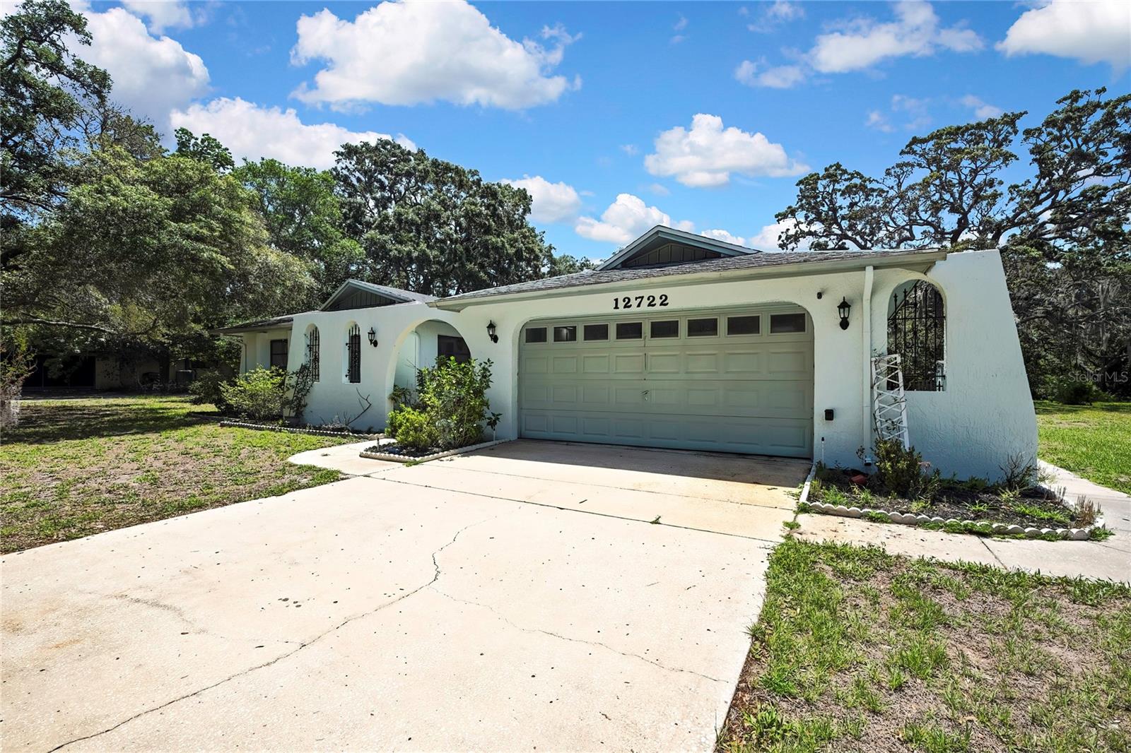 Welcome to 12722 Oak Tree Dr