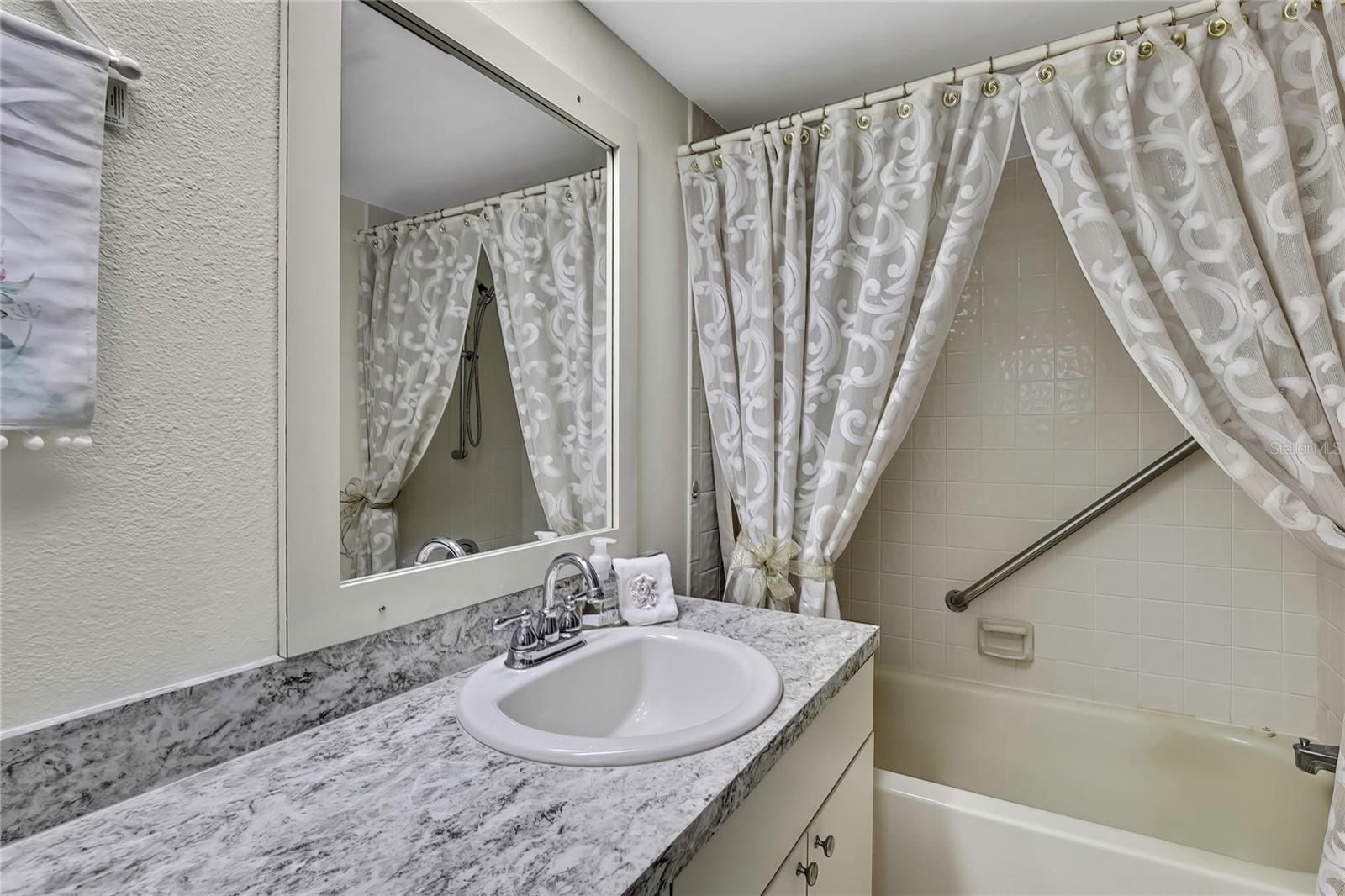 Primary tub/shower combo