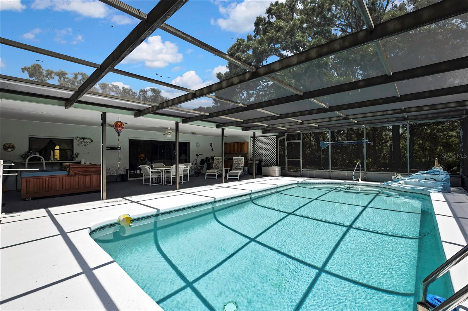 screened pool