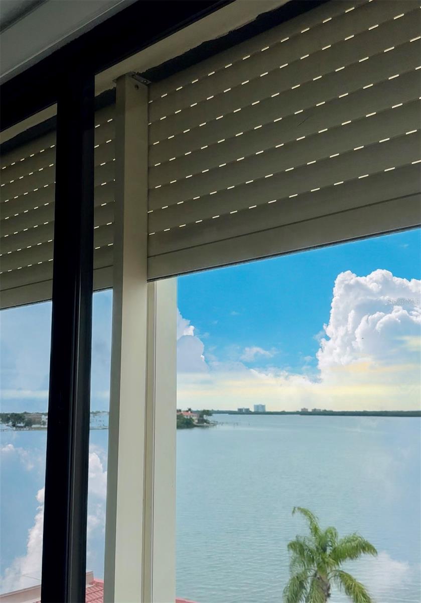 Hurricane Electronic shutters and manual balcony hurricane shutters
