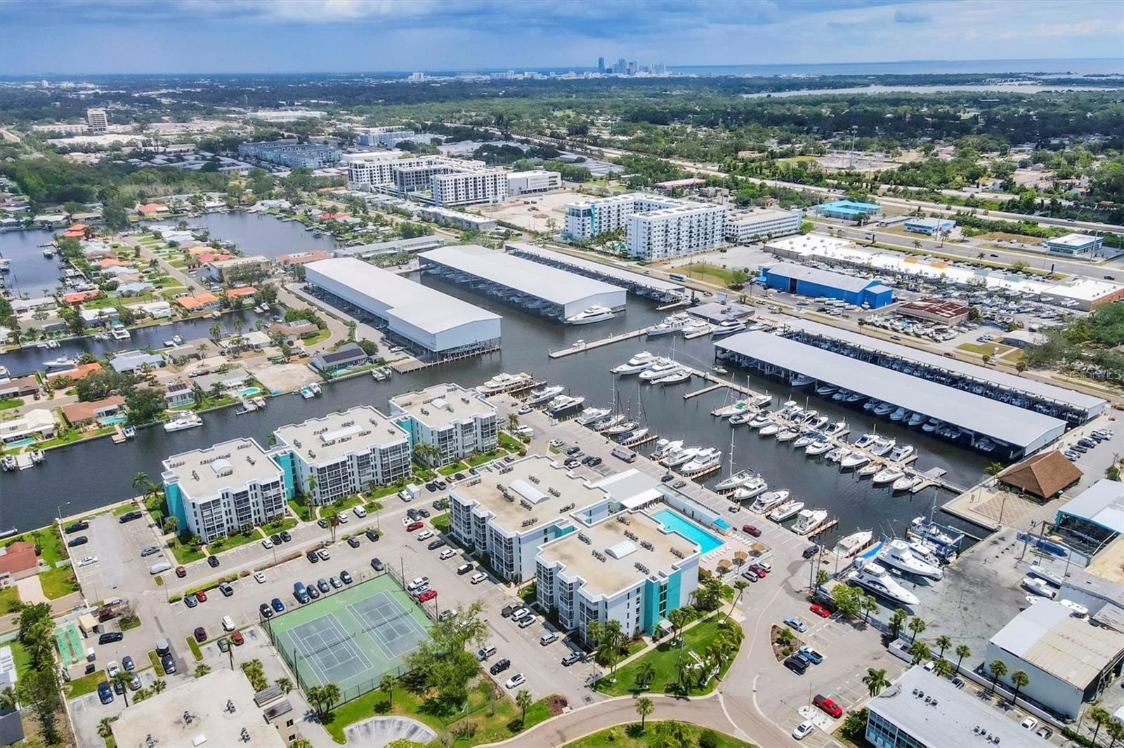 10 minutes to downtown St Pete and all it has to offer!
