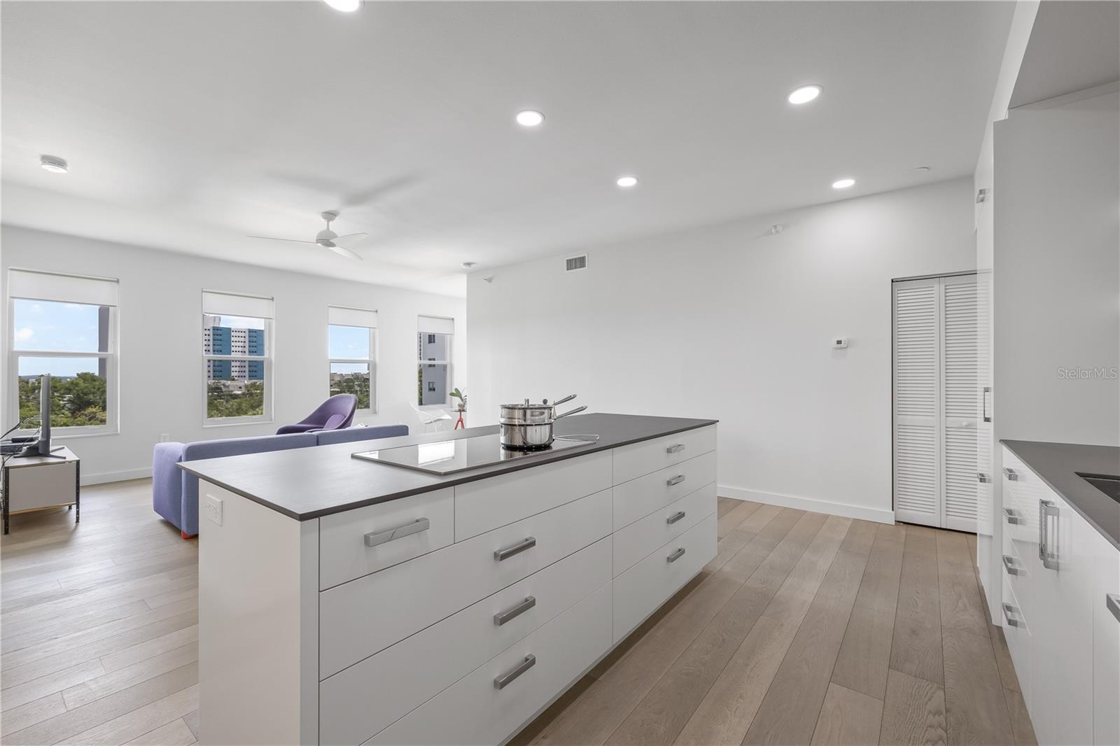 Picture perfect sintered ceramic countertops in the kitchen.