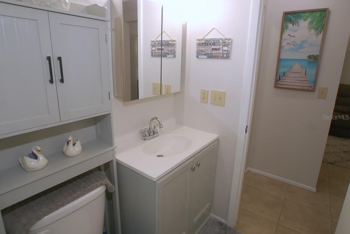 Cabinet / Vanity