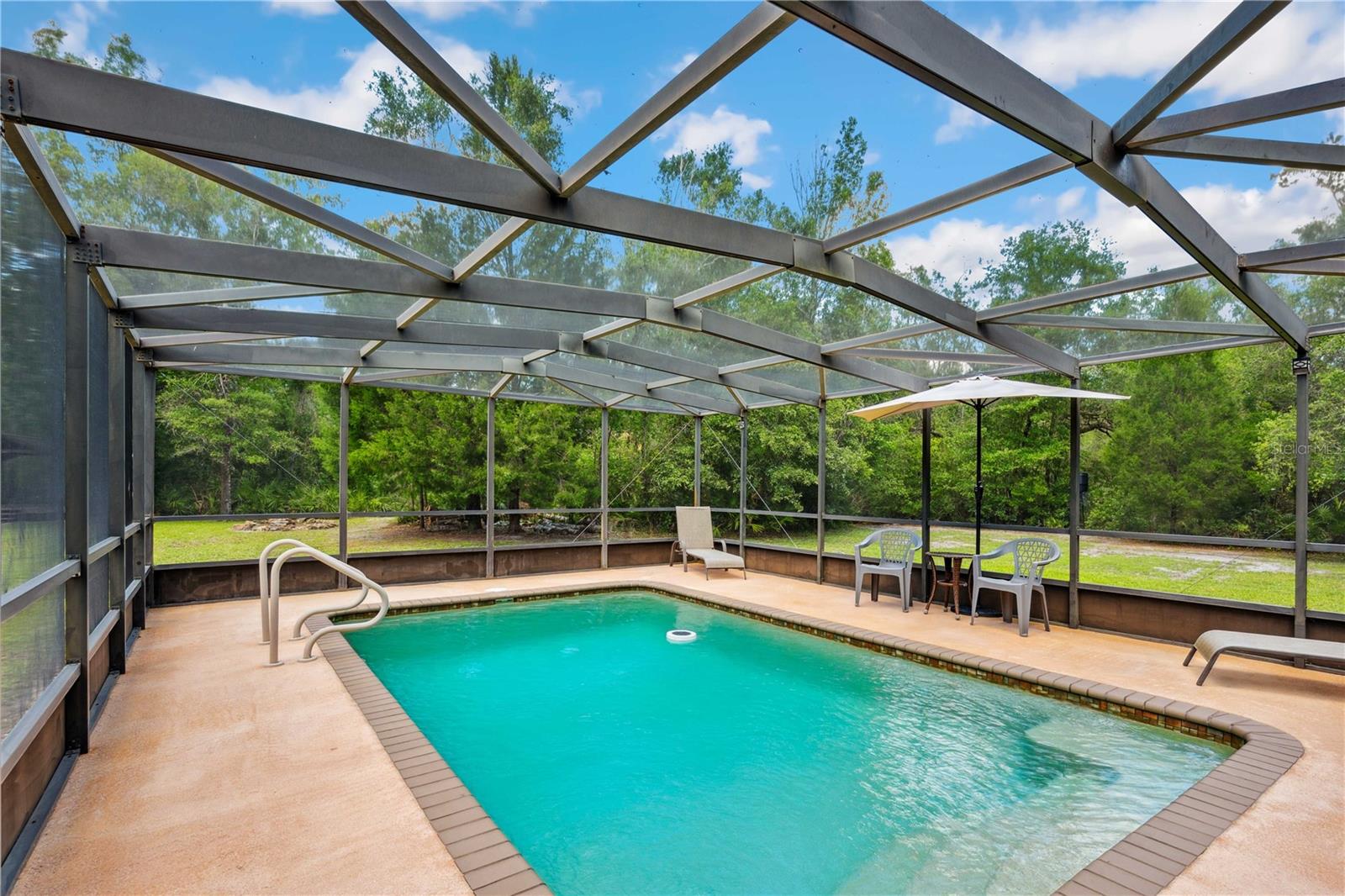 screen enclosed pool