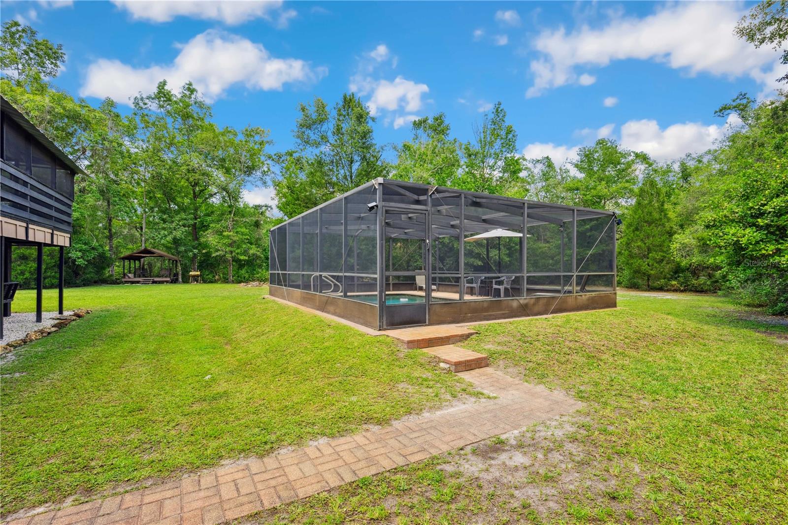 screen enclosed pool