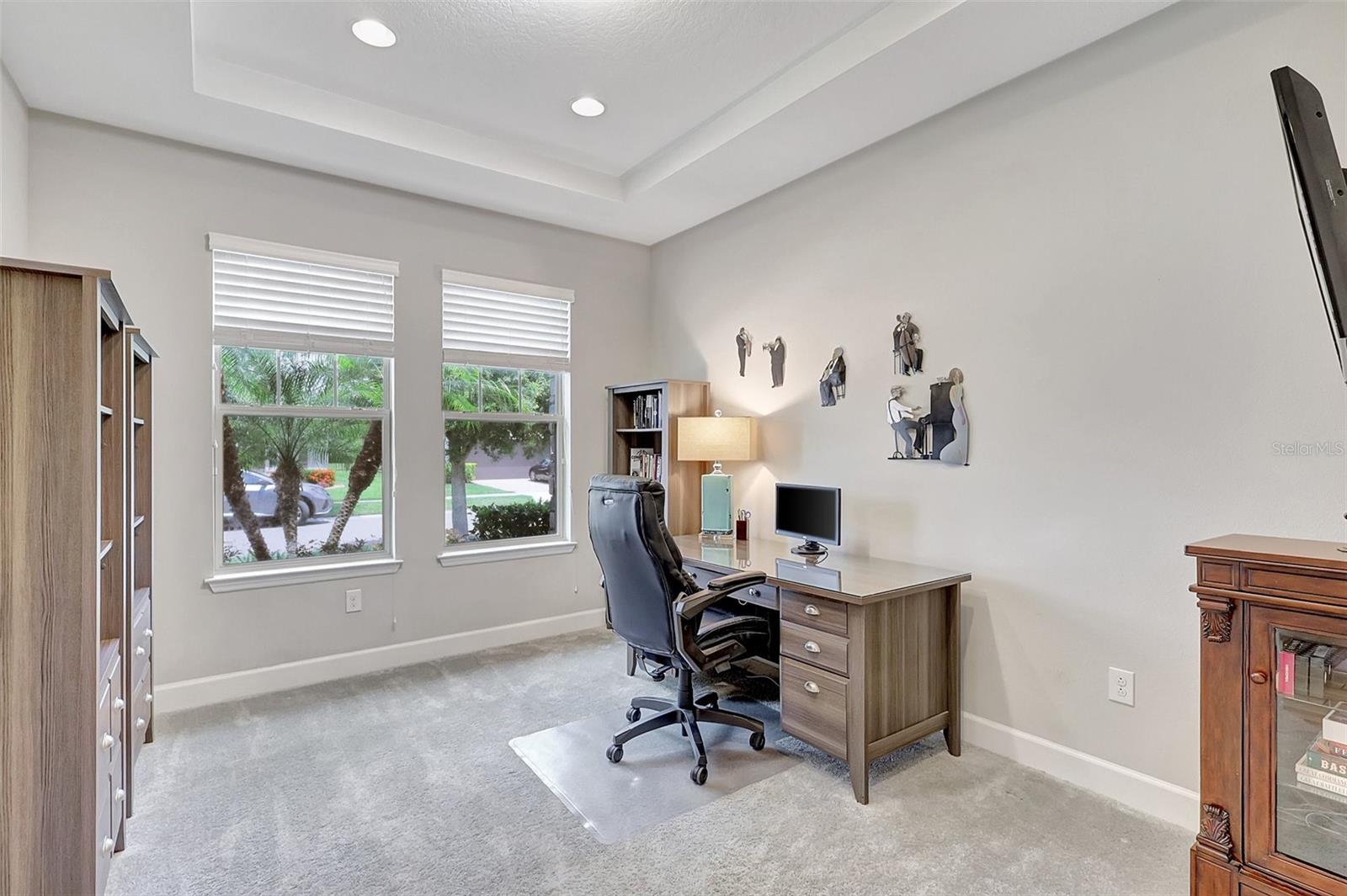 Bedroom/Office Room off Entryway-