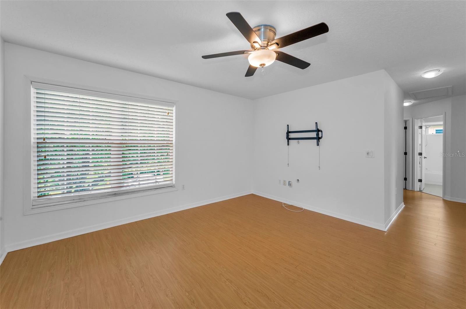 Loft-Bonus Room or Office