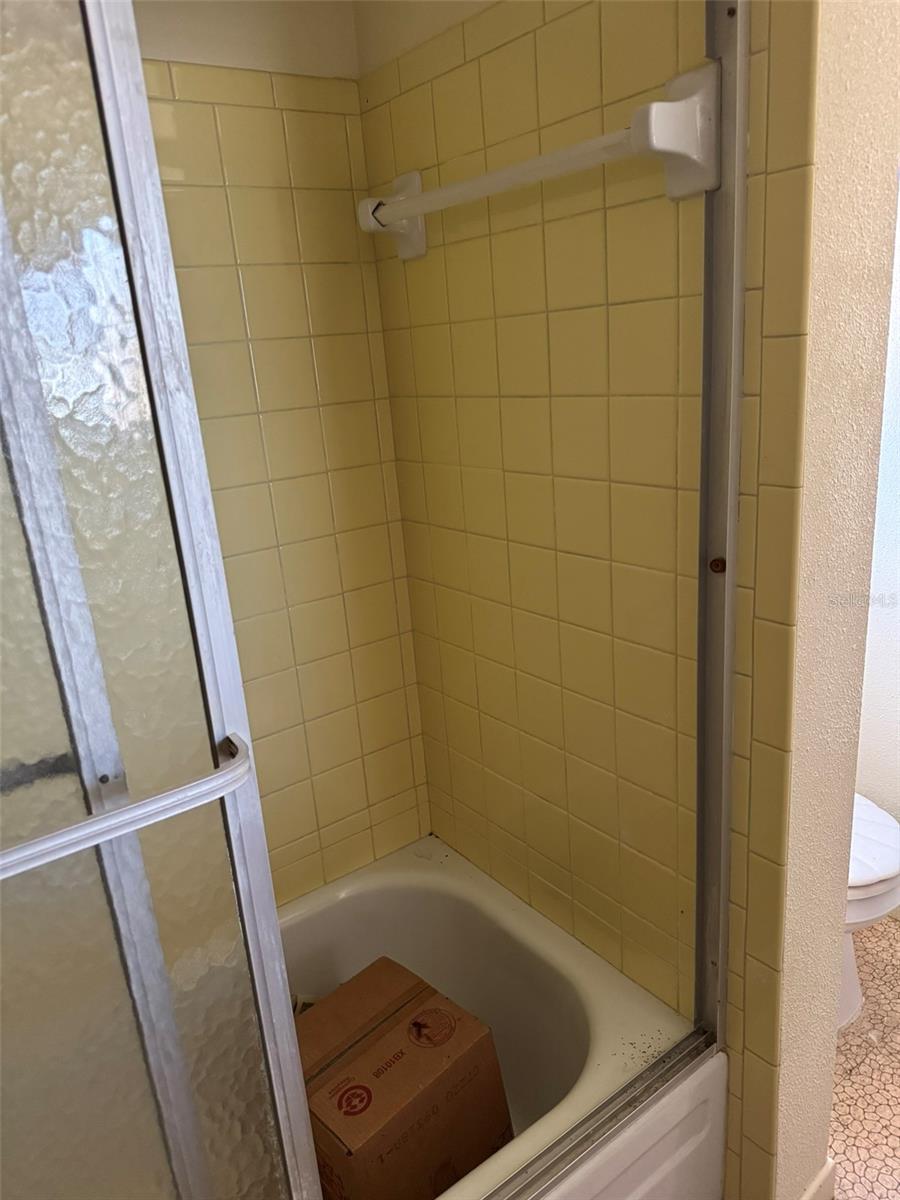 upstairs bath with tub