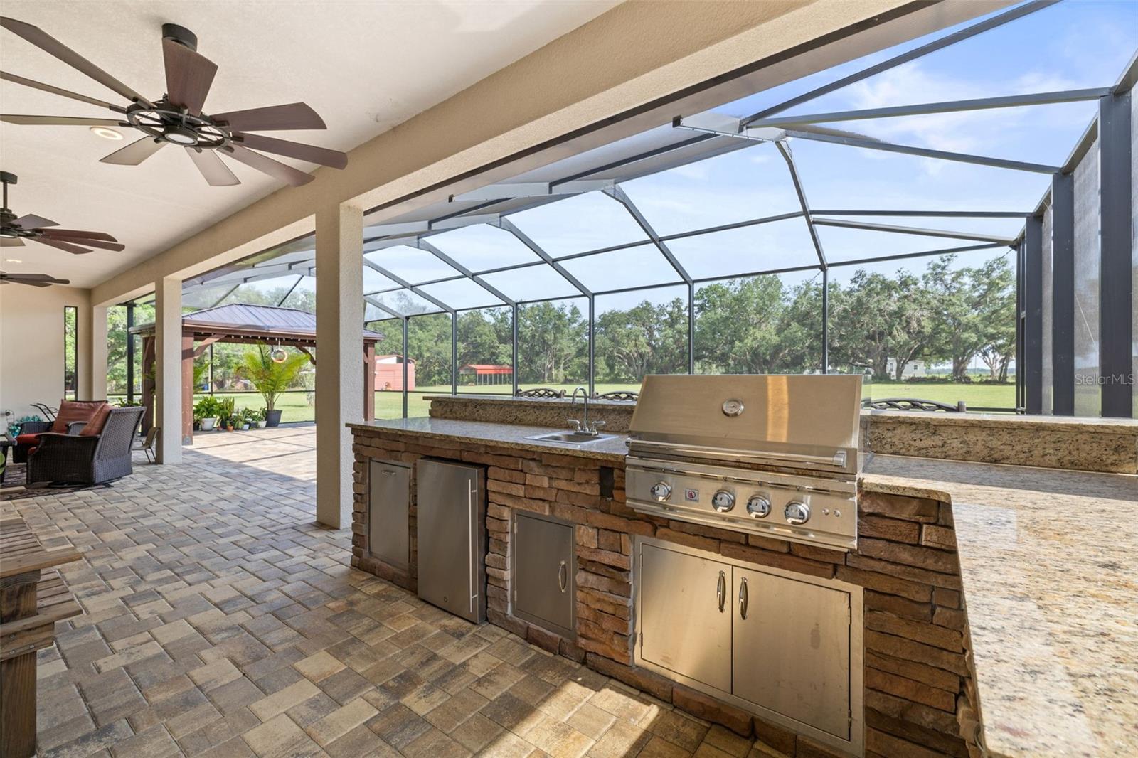 Outdoor Kitchen