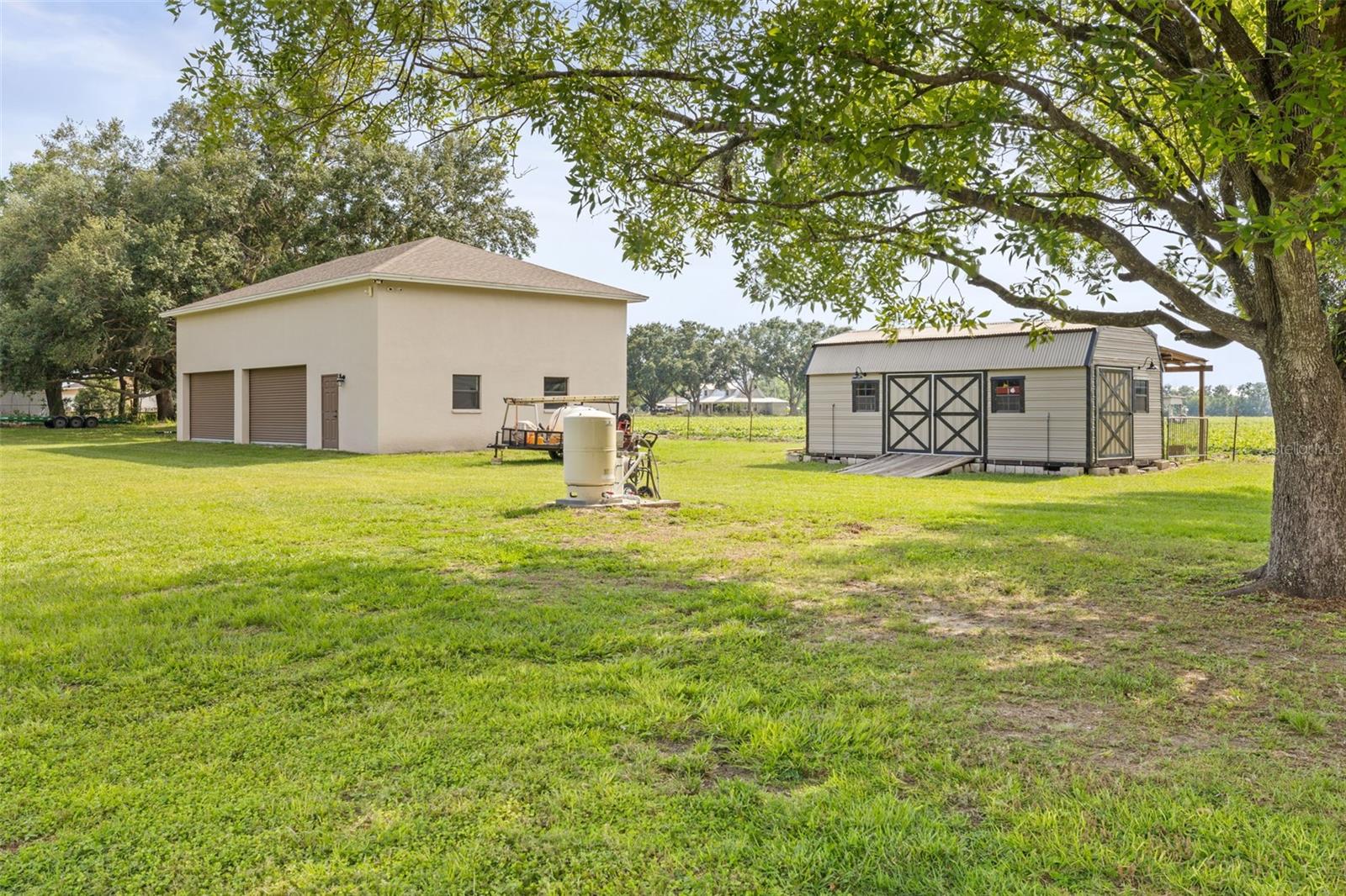 Detached garage/workshop and Shed