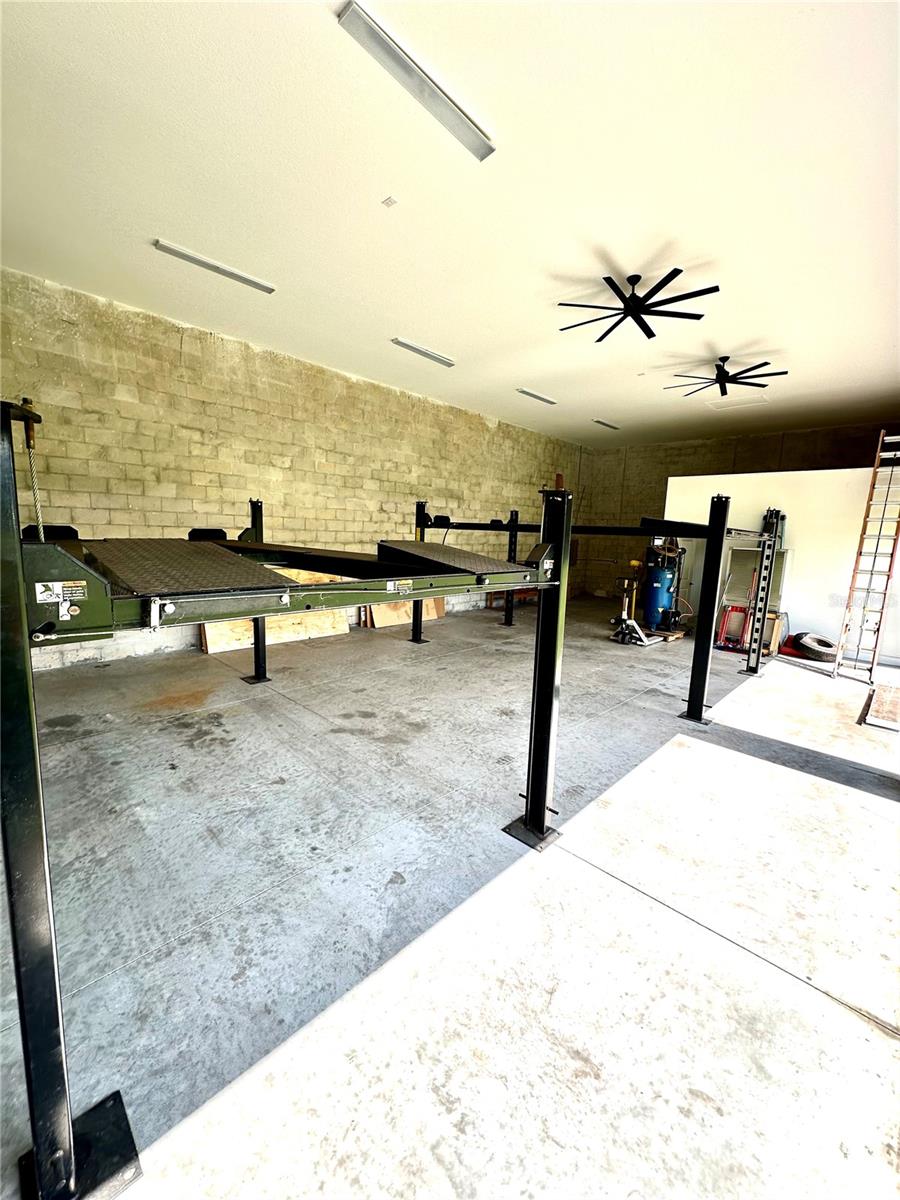 detached garage two car lifts
