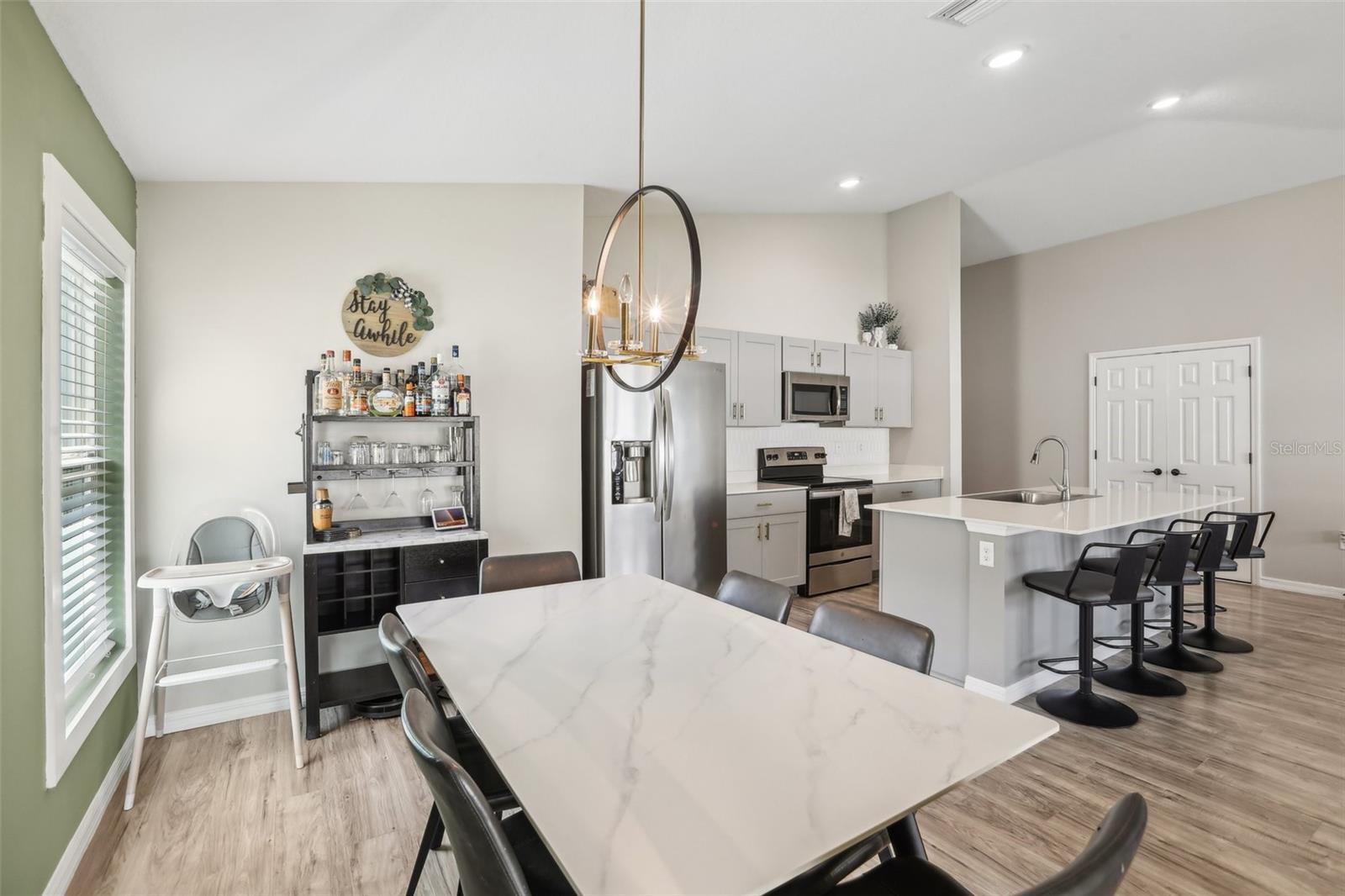 Dining & Kitchen