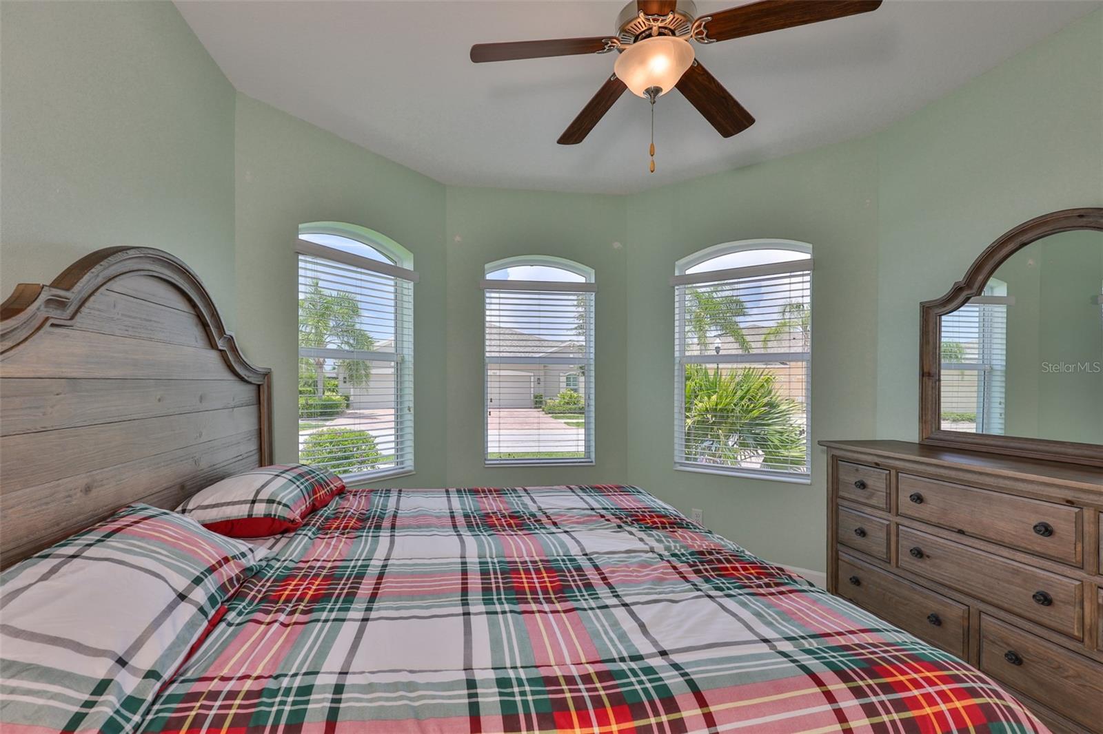 The bay windows have high end wood blinds.