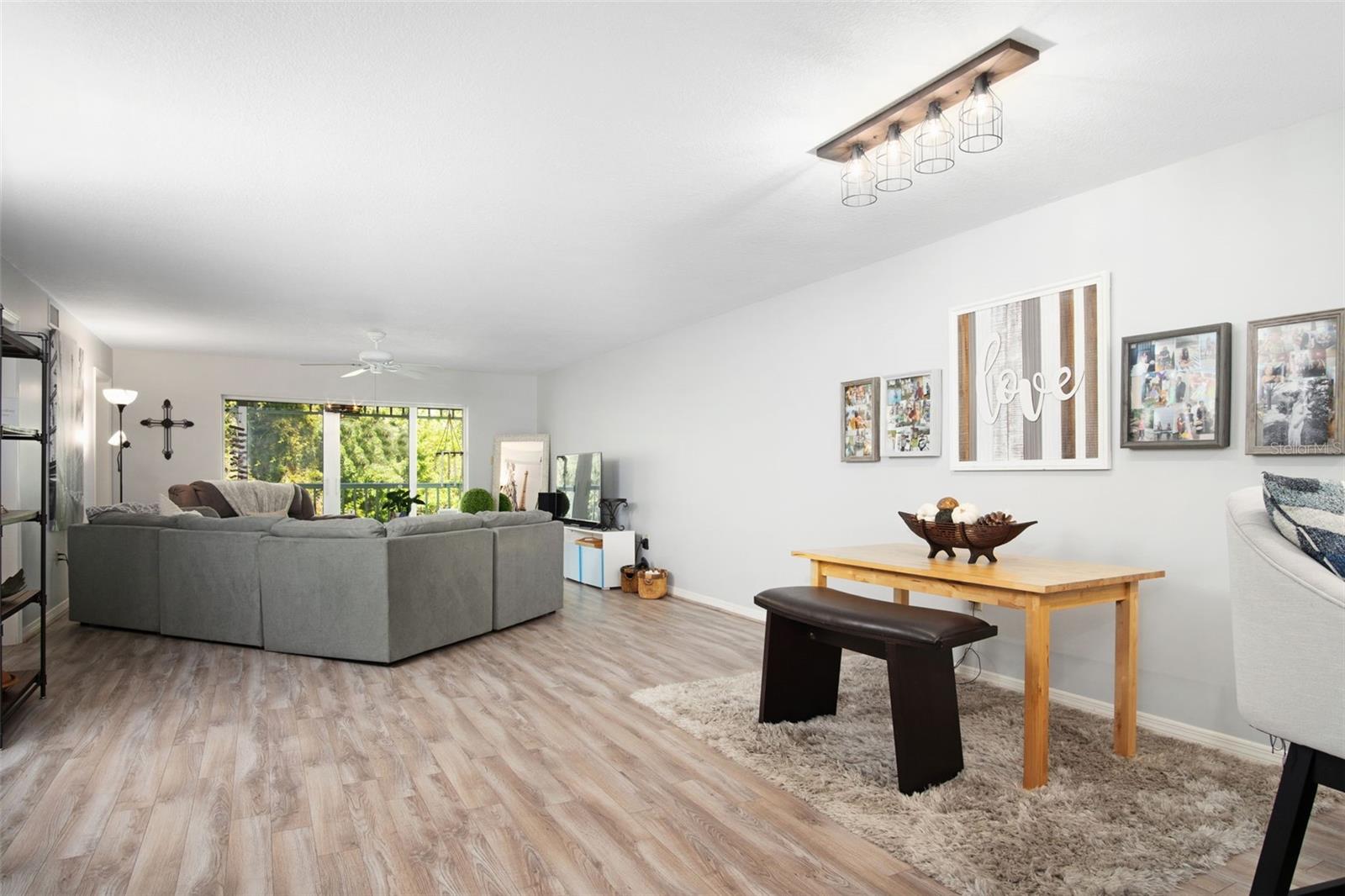 Living Rm / Dining Rm